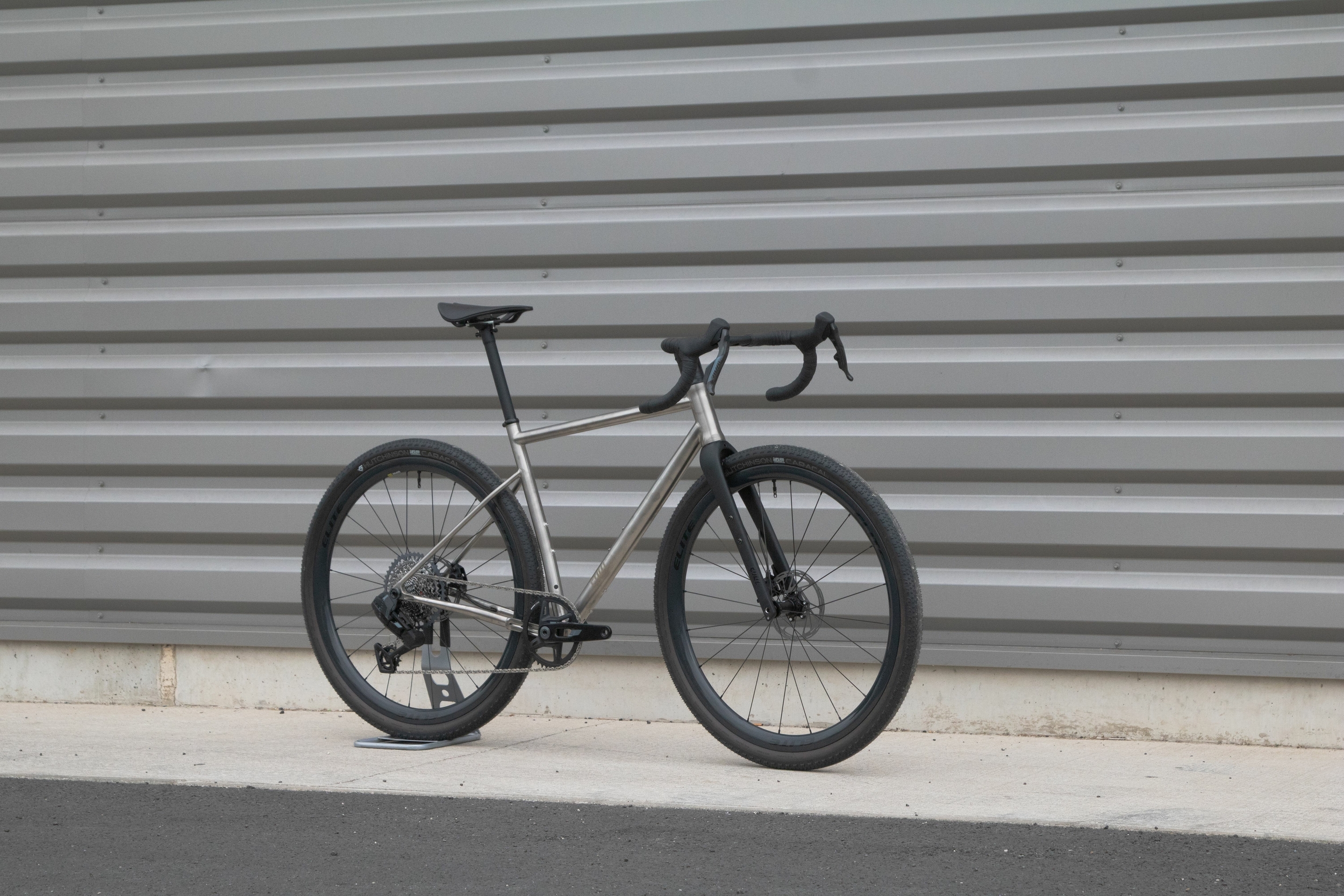 VELO CYKL RAAVE CUSTOM RIVAL XPLR