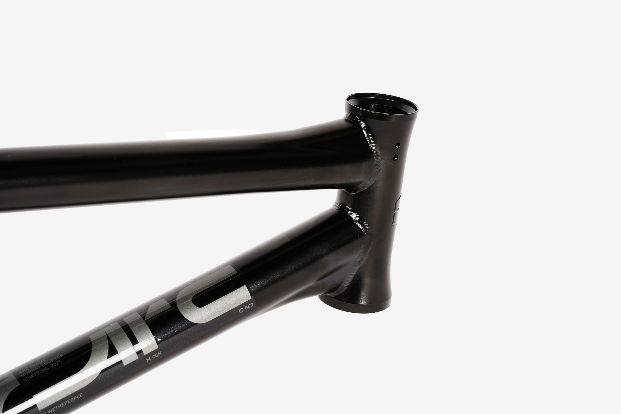 68dd14109f4dedb2ff2b15a4_ARC frame black_website_06