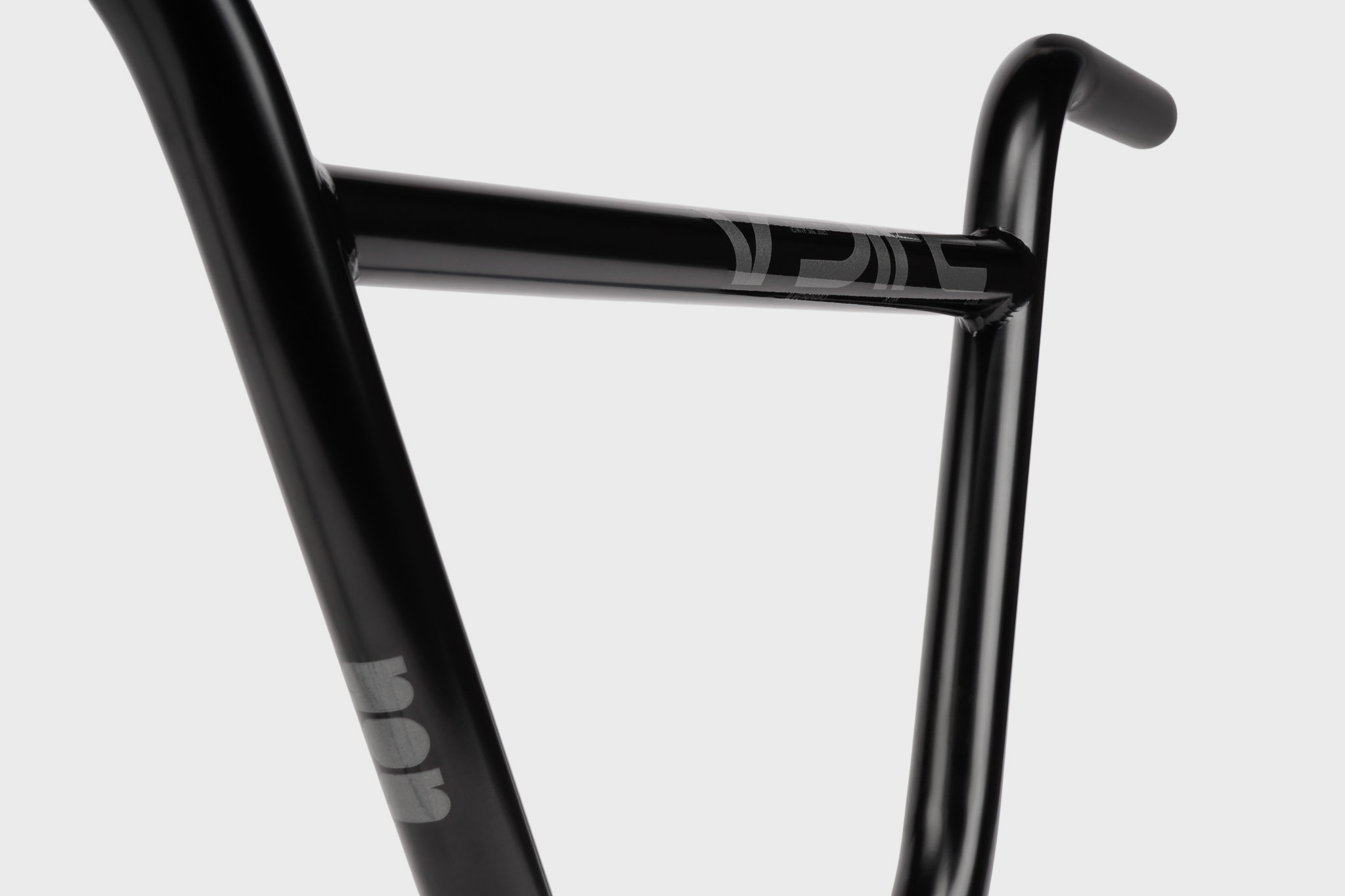 69401d00b3549a32b8715104_WETHEPEOPLE_Arc_handlebar_black_website_2