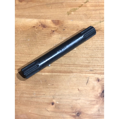 AXE DE PÉDALIER GENERIC 8 CANNELURES 19MM