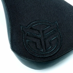 selle-federal-mid-pivotal-stealth-logo-black-raised-stitching-black (2)