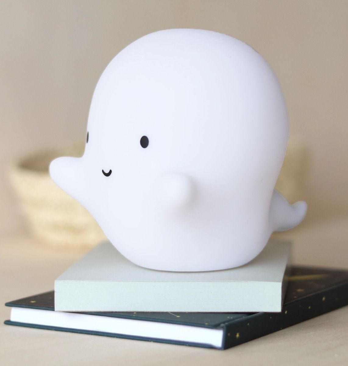 ltgh037-4-lr-little-light-ghost