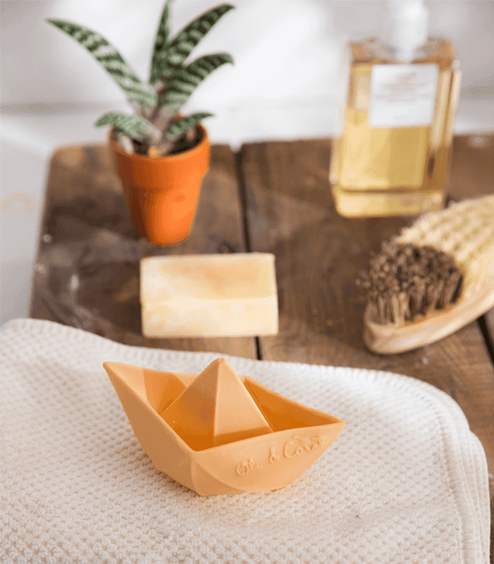 nude-bateau-origami-bain-dentition-petit-homme-valenciennes-oli-and-carol