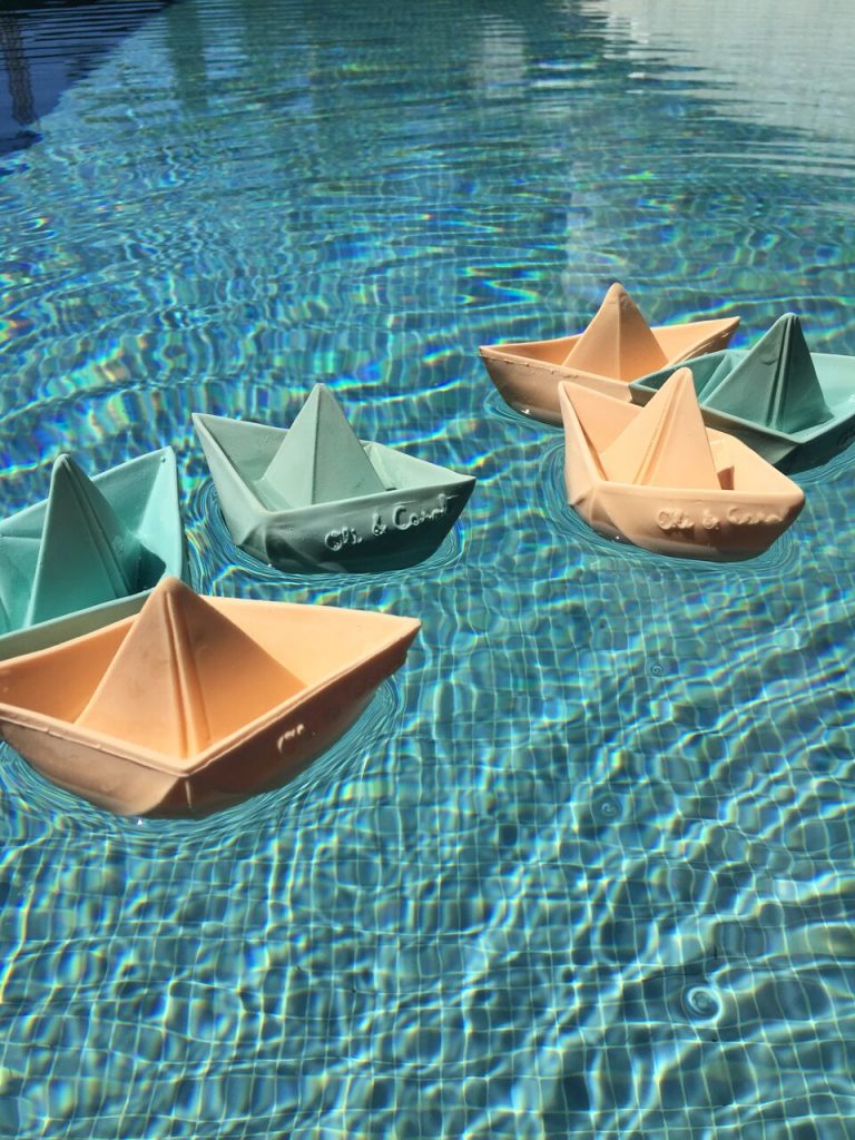 L-OB-UNIT-MINT_bateau-origami-bain-dentition-petit-homme-valenciennes-oli-and-carol