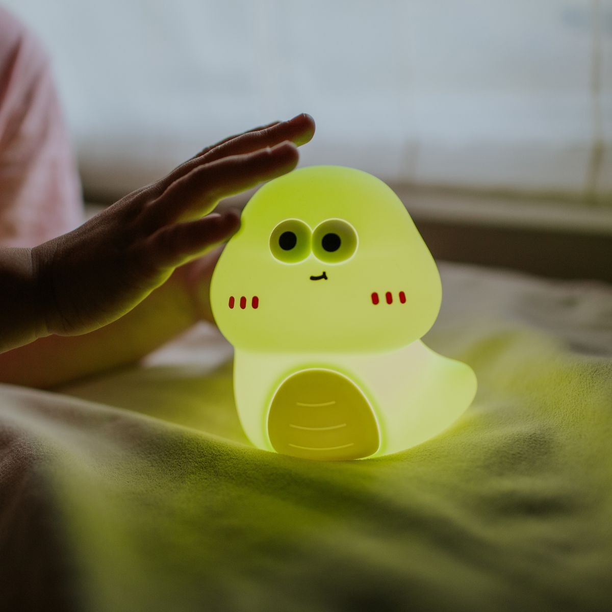 mary-s--led-lamp--green-worm (1)