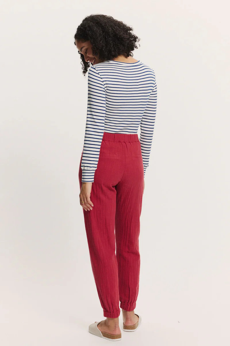 Pantalon-Aidaa-garnet-red-coton-biologique-Tranquillo02