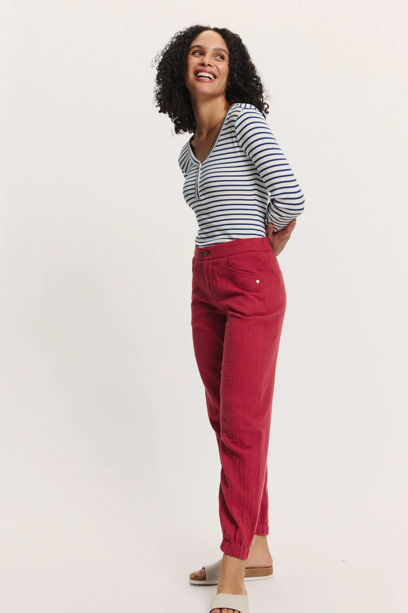 Pantalon-Aidaa-garnet-red-coton-biologique-Tranquillo04