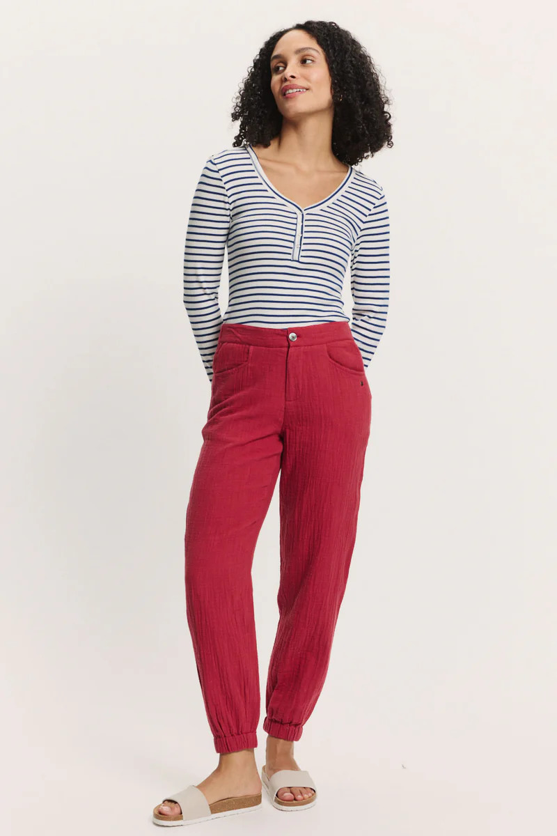 Pantalon-Aidaa-garnet-red-coton-biologique-Tranquillo01