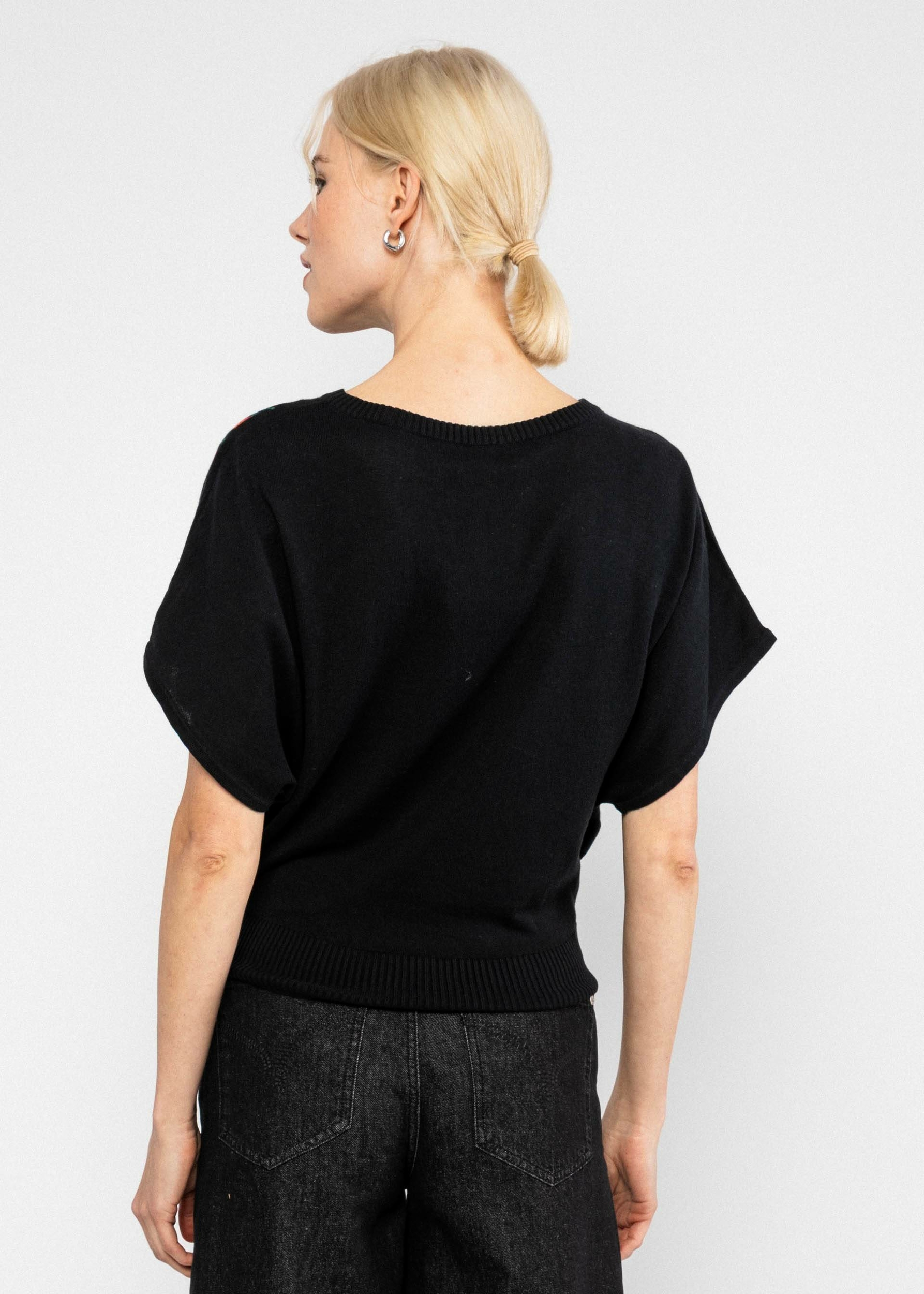 Cardigan-picnic-friend-elegant-lady-in-black-black-coton-biologique-tencel-lyocell-Blutsgeschwister03