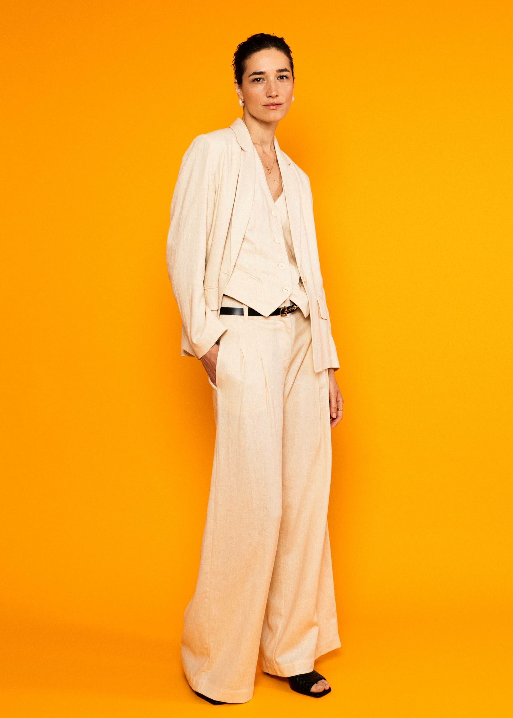 Pantalon-la-legerete-de-marlene-summer-breeze-beige-lin-viscose-ecovero-Blutsgeschwister01