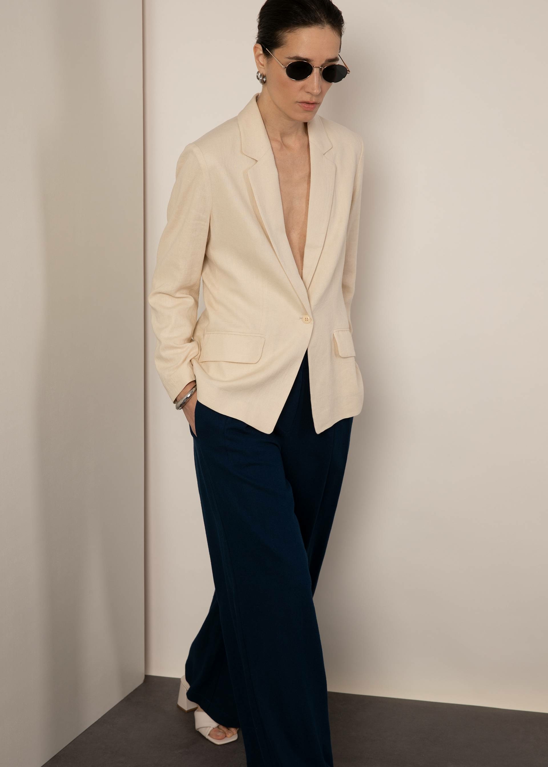 Pantalon-la-legerete-de-marlene-twilight-blue-lin-viscose-ecovero-Blutsgeschwister04