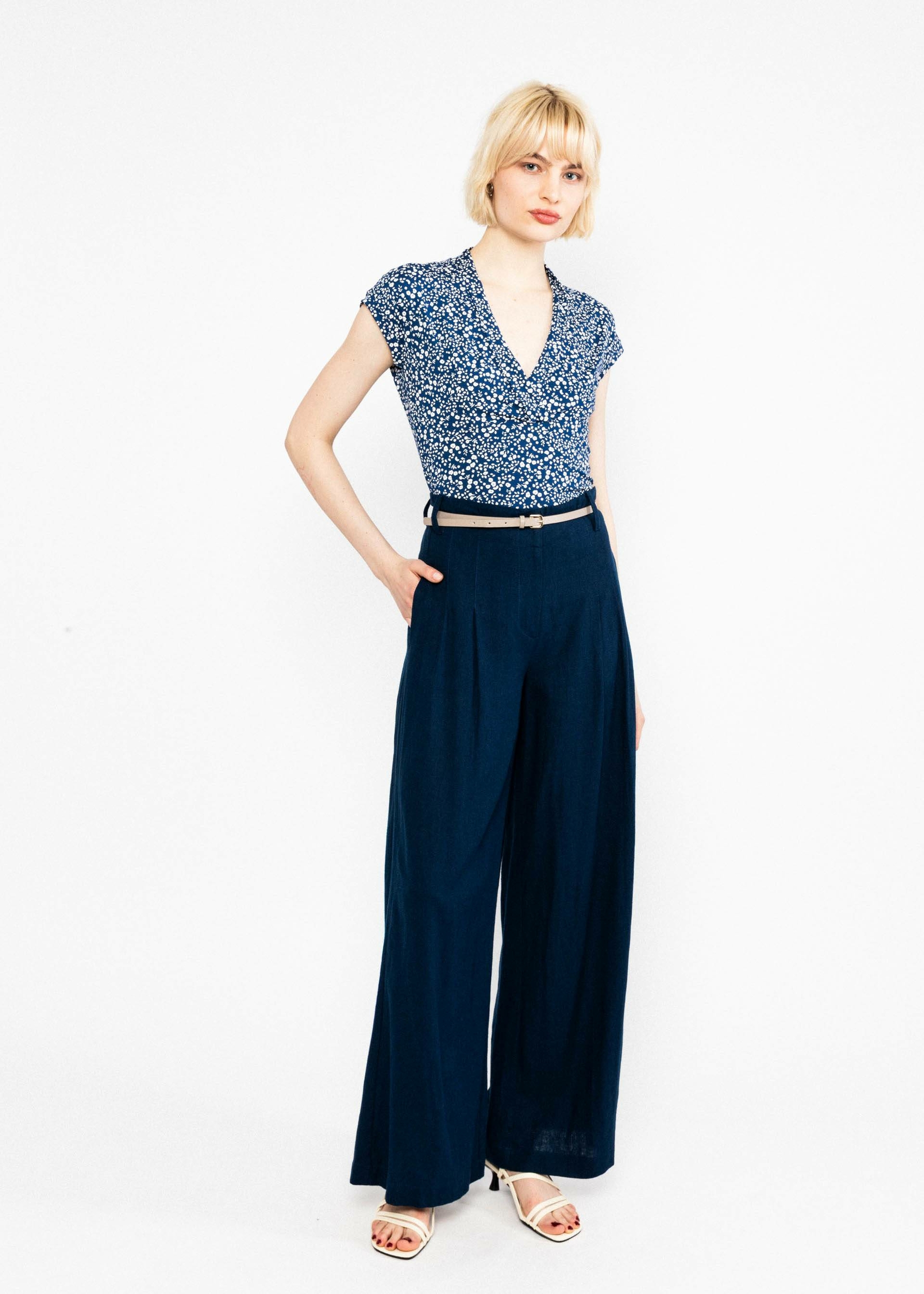 Pantalon-la-legerete-de-marlene-twilight-blue-lin-viscose-ecovero-Blutsgeschwister05