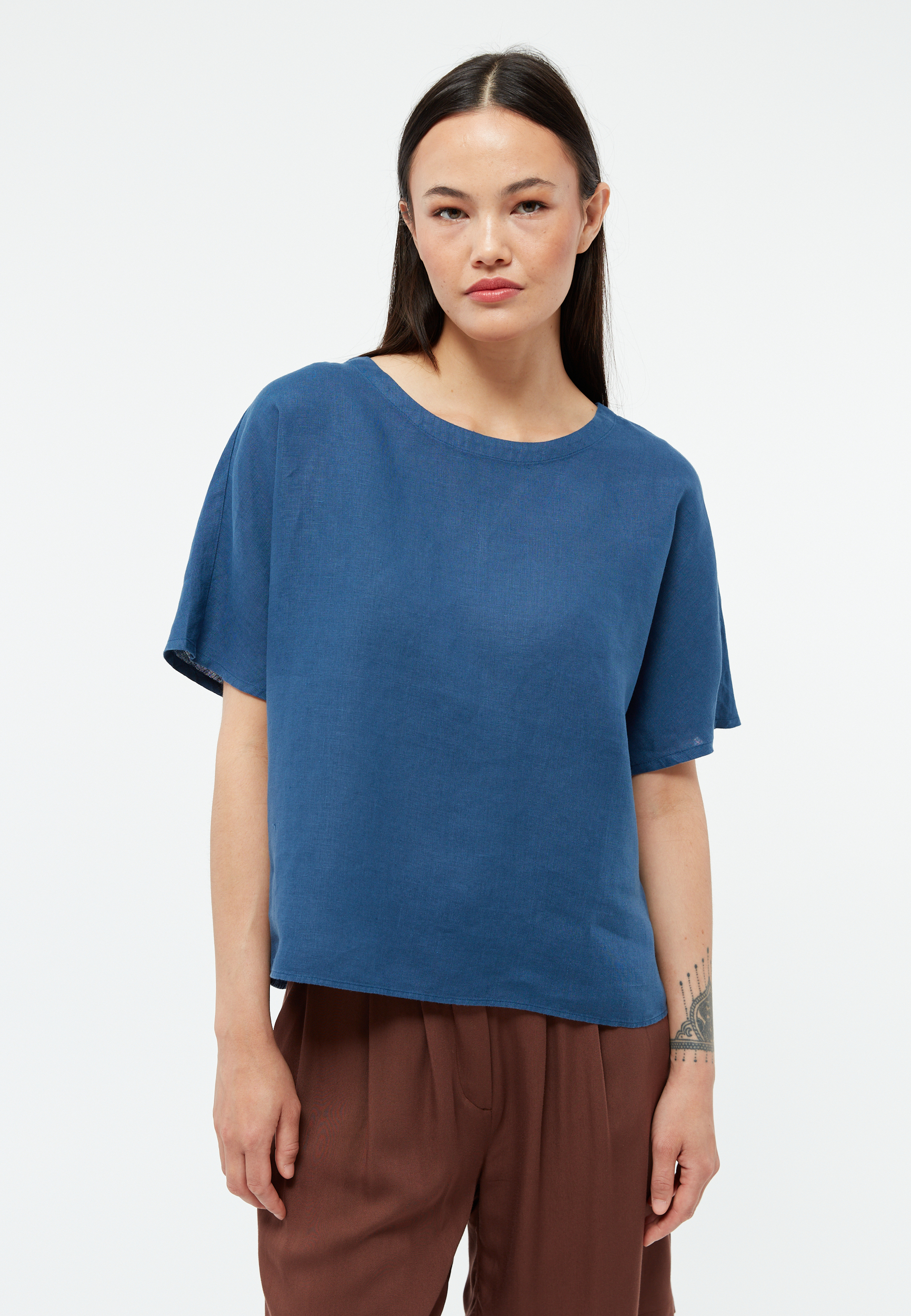 Blouse-Pina-Blazing-blue-lin-Givn01