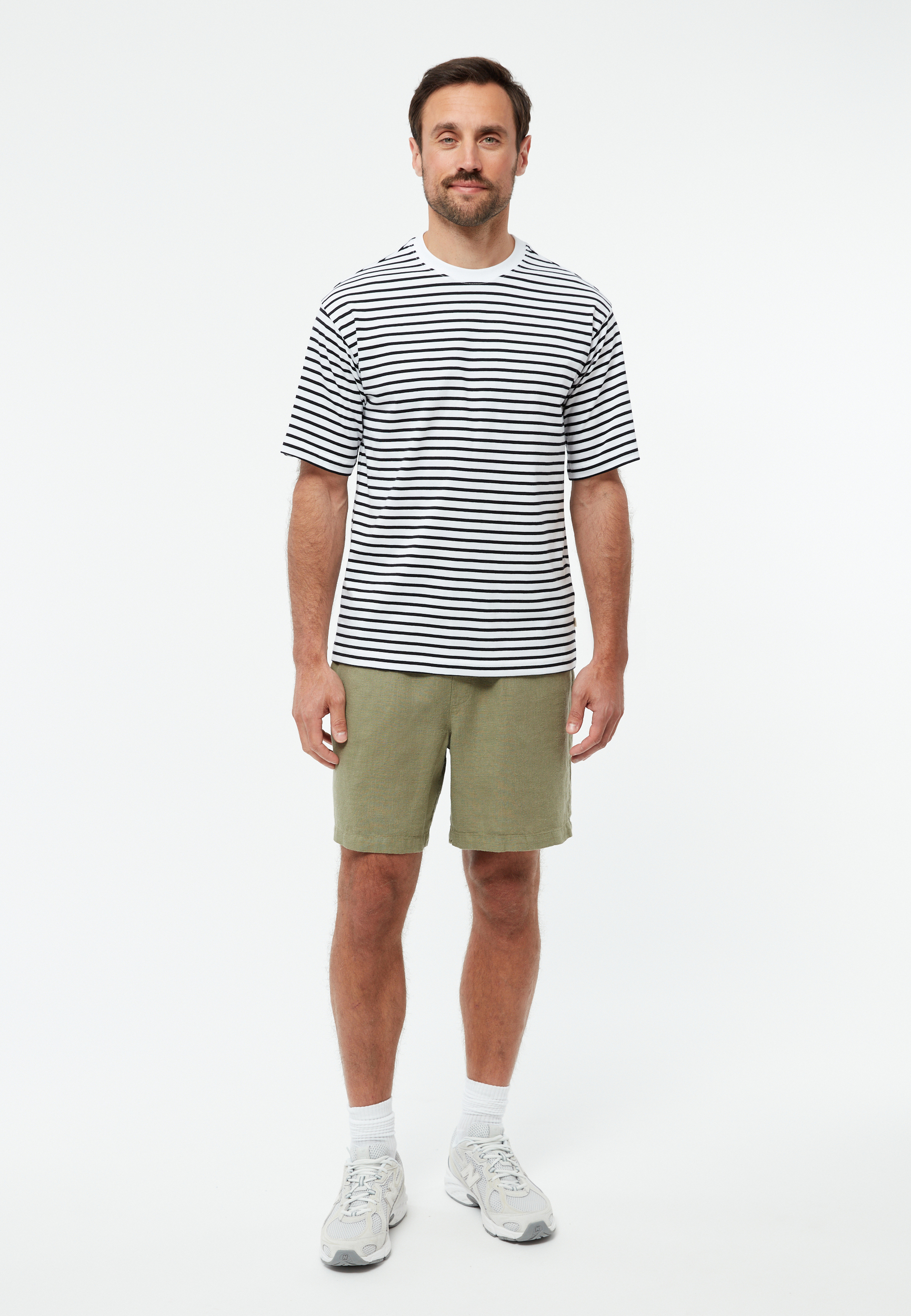 Short-Laurin-Faded-Olive-lin-Givn02