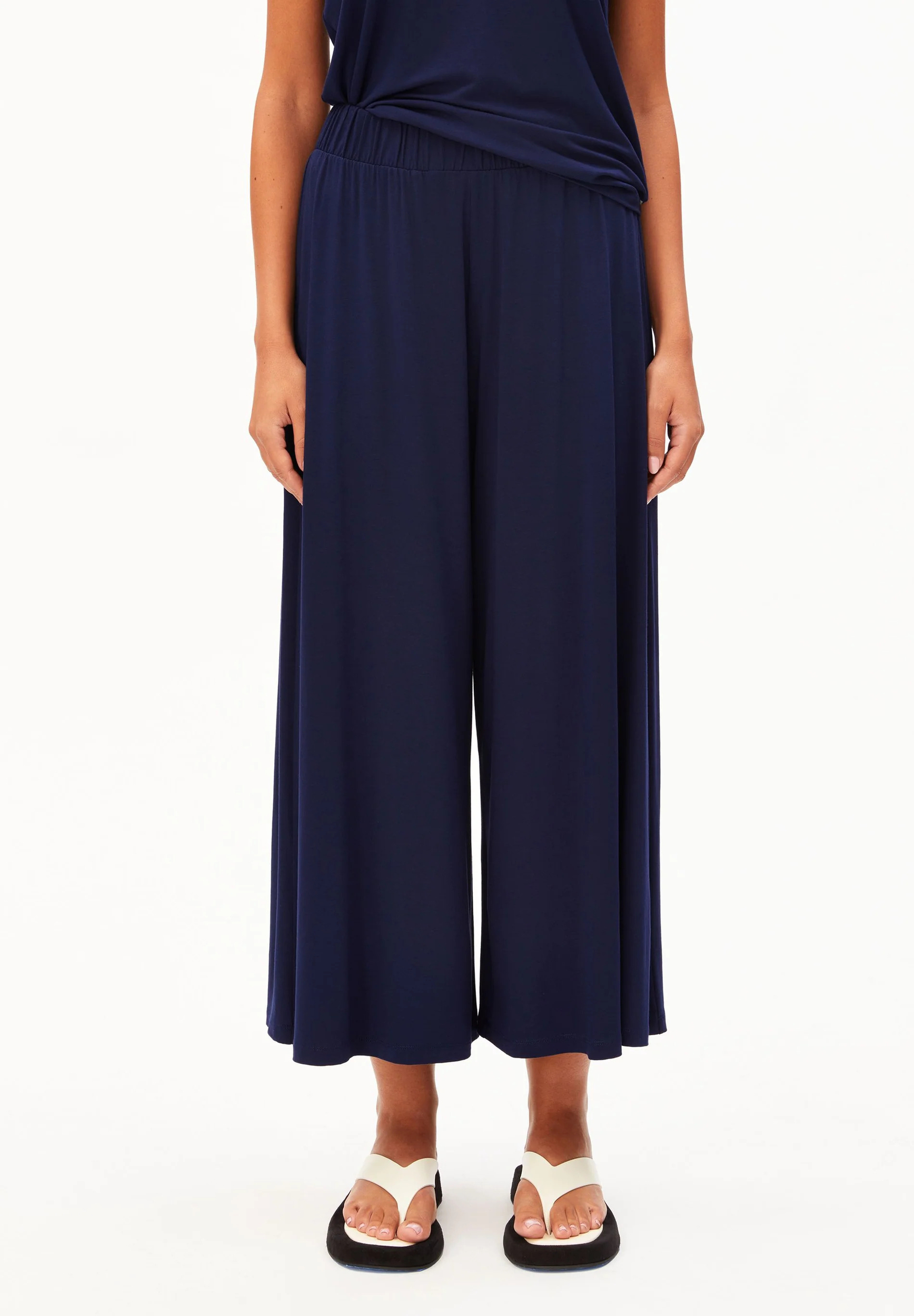 Pantalon-night-sky-viscose-ecovero-Armed-Angels01