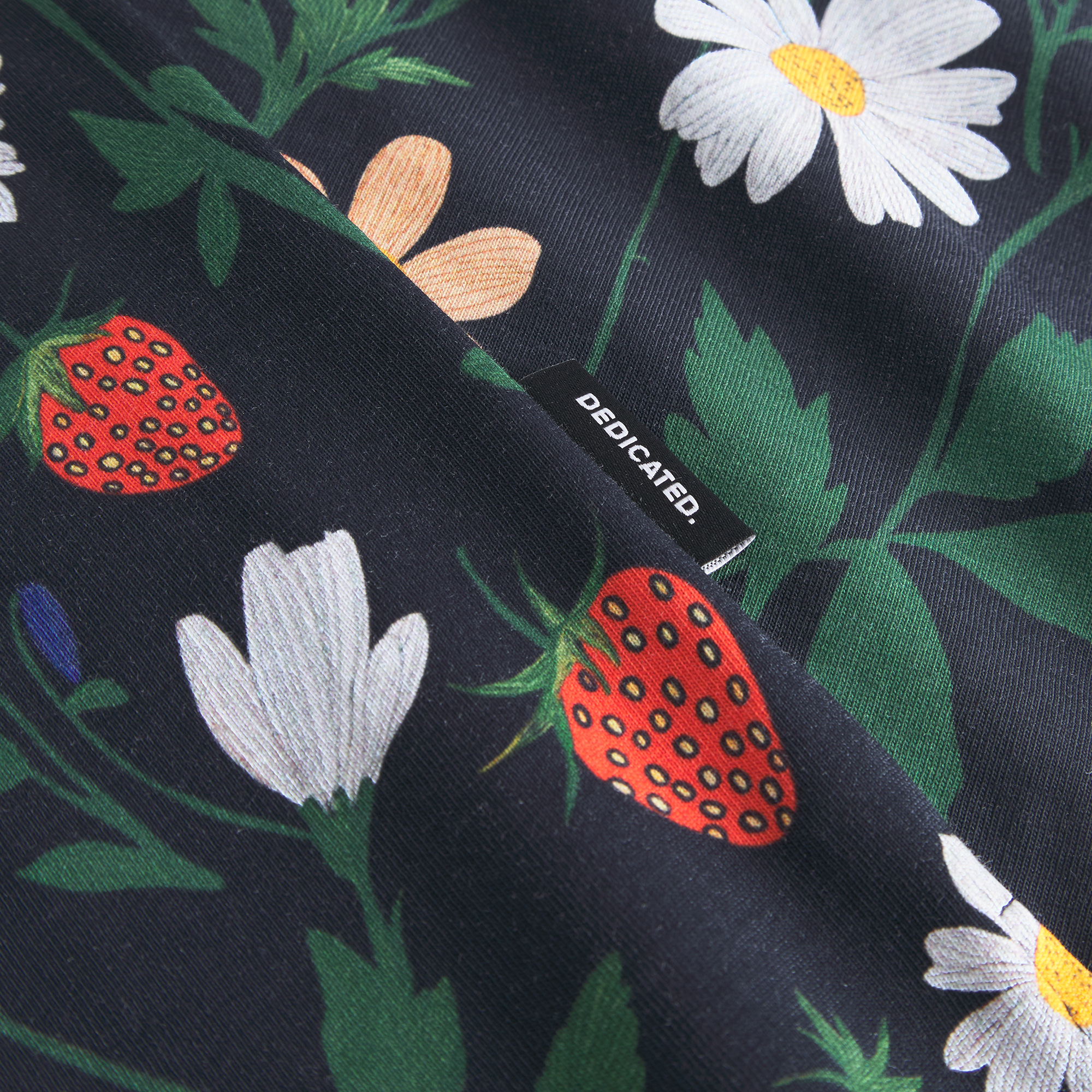 T-shirt-Strawberry-Field-black-coton-biologique-Dedicated04