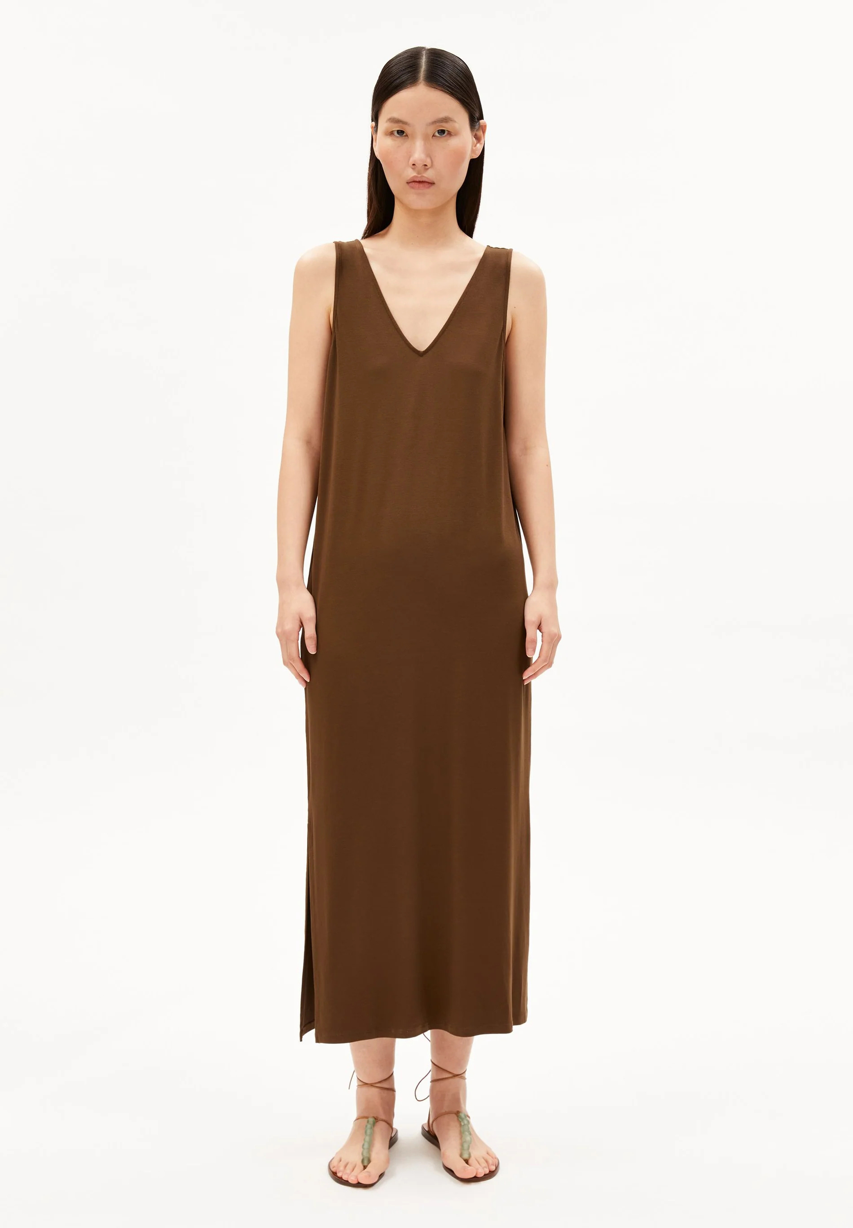 Robe-dried-palm-viscose-ecovero-Armed-Angels05