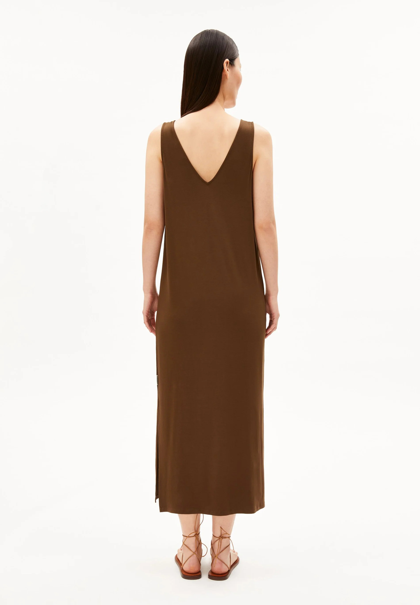 Robe-dried-palm-viscose-ecovero-Armed-Angels02