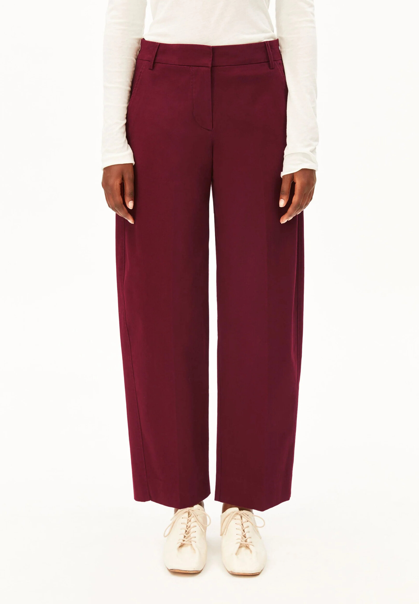 Pantalon-Barrel-leg-twill-velvet-red-coton-biologique-Armed-Angels01