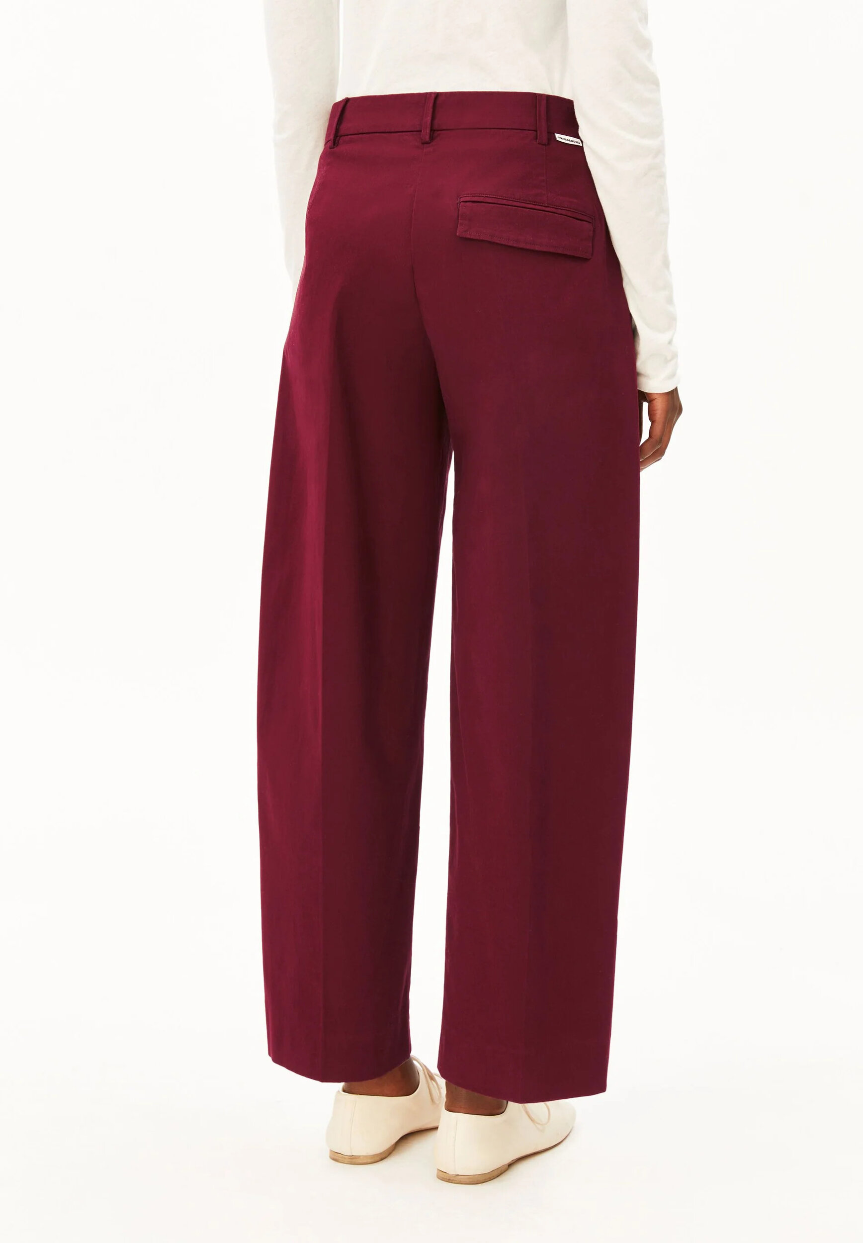 Pantalon-Barrel-leg-twill-velvet-red-coton-biologique-Armed-Angels02