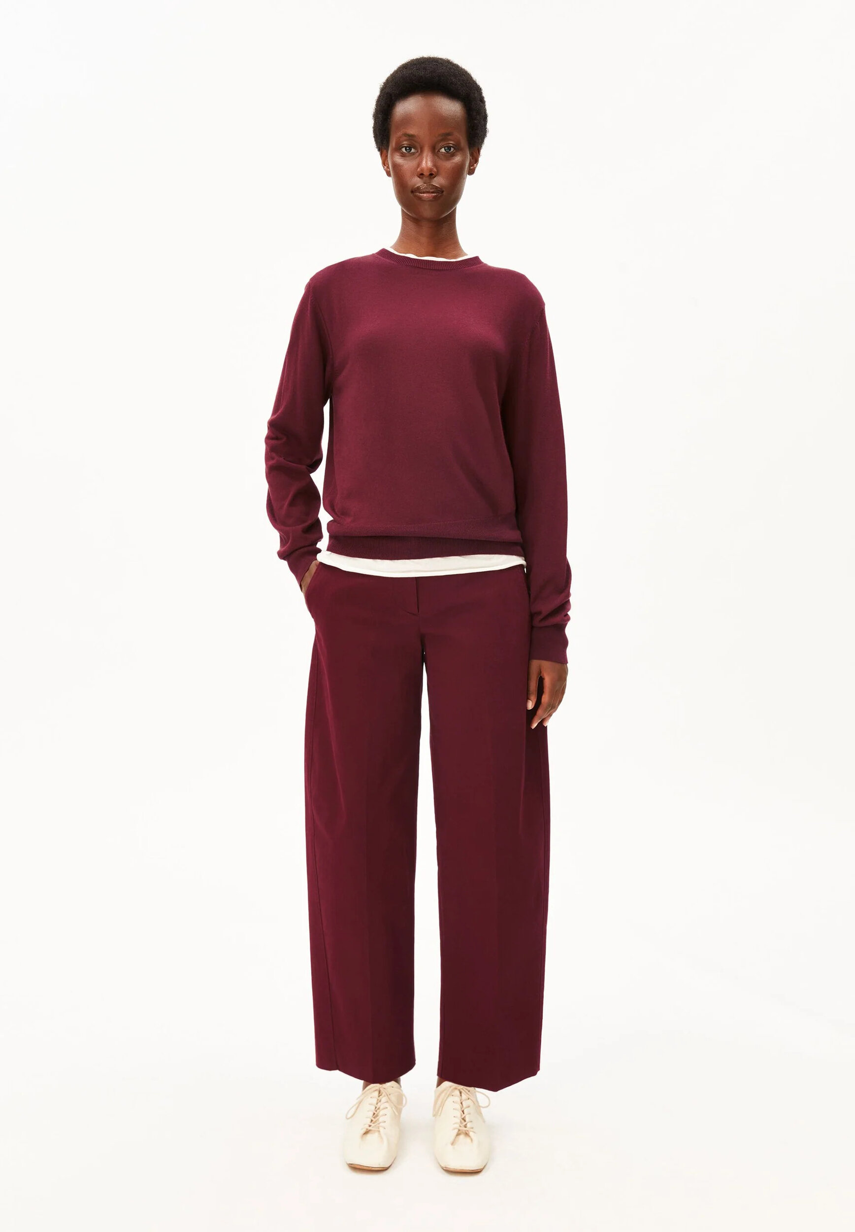 Pantalon-Barrel-leg-twill-velvet-red-coton-biologique-Armed-Angels05