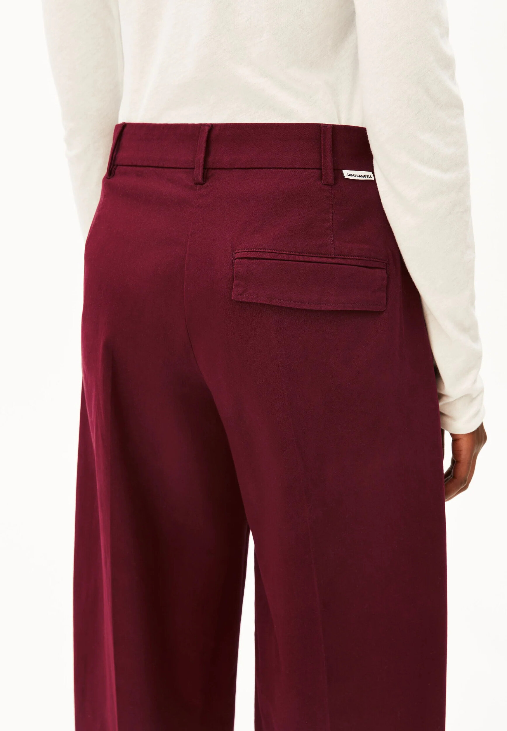 Pantalon-Barrel-leg-twill-velvet-red-coton-biologique-Armed-Angels03