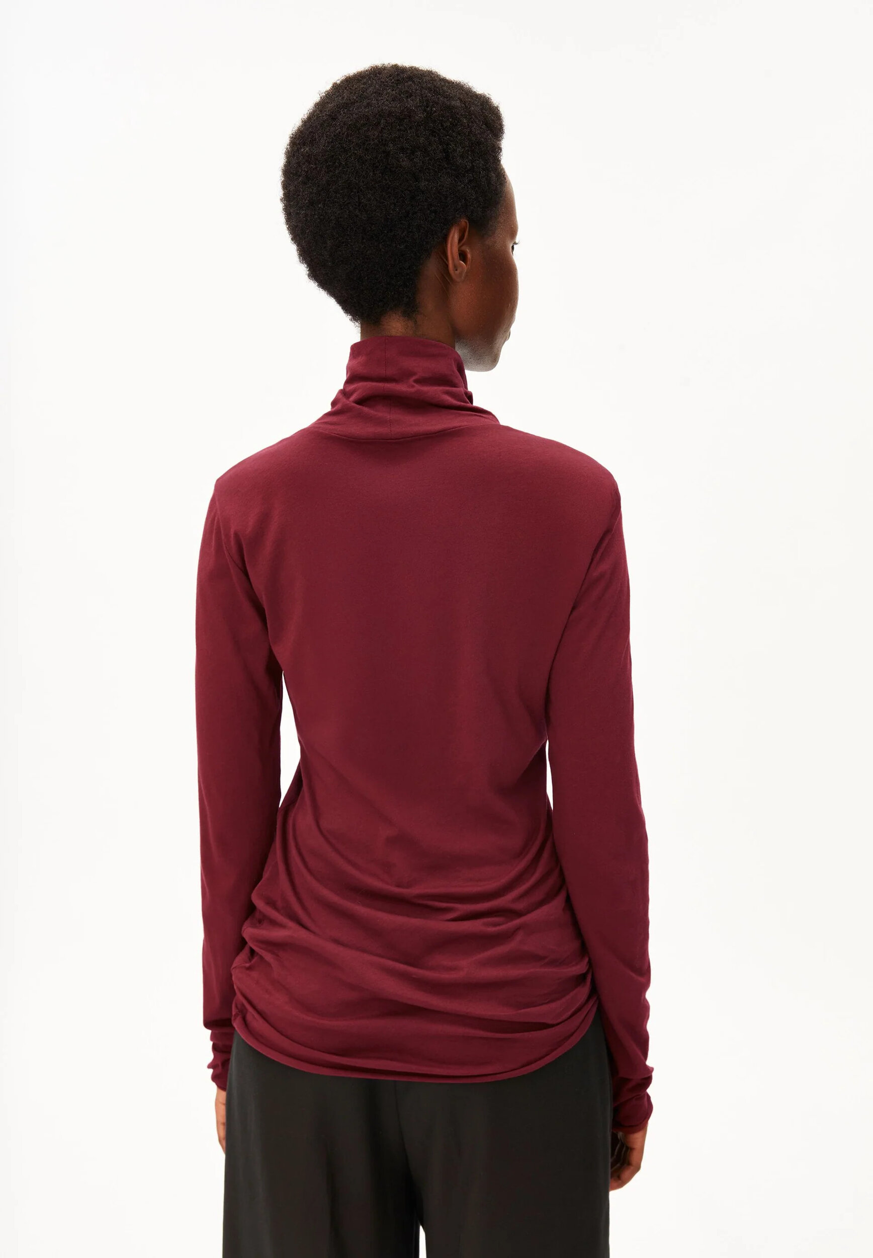 Sous-pull-Grazilianaa-velvet-red-coton-biologique-Armed-Angels02
