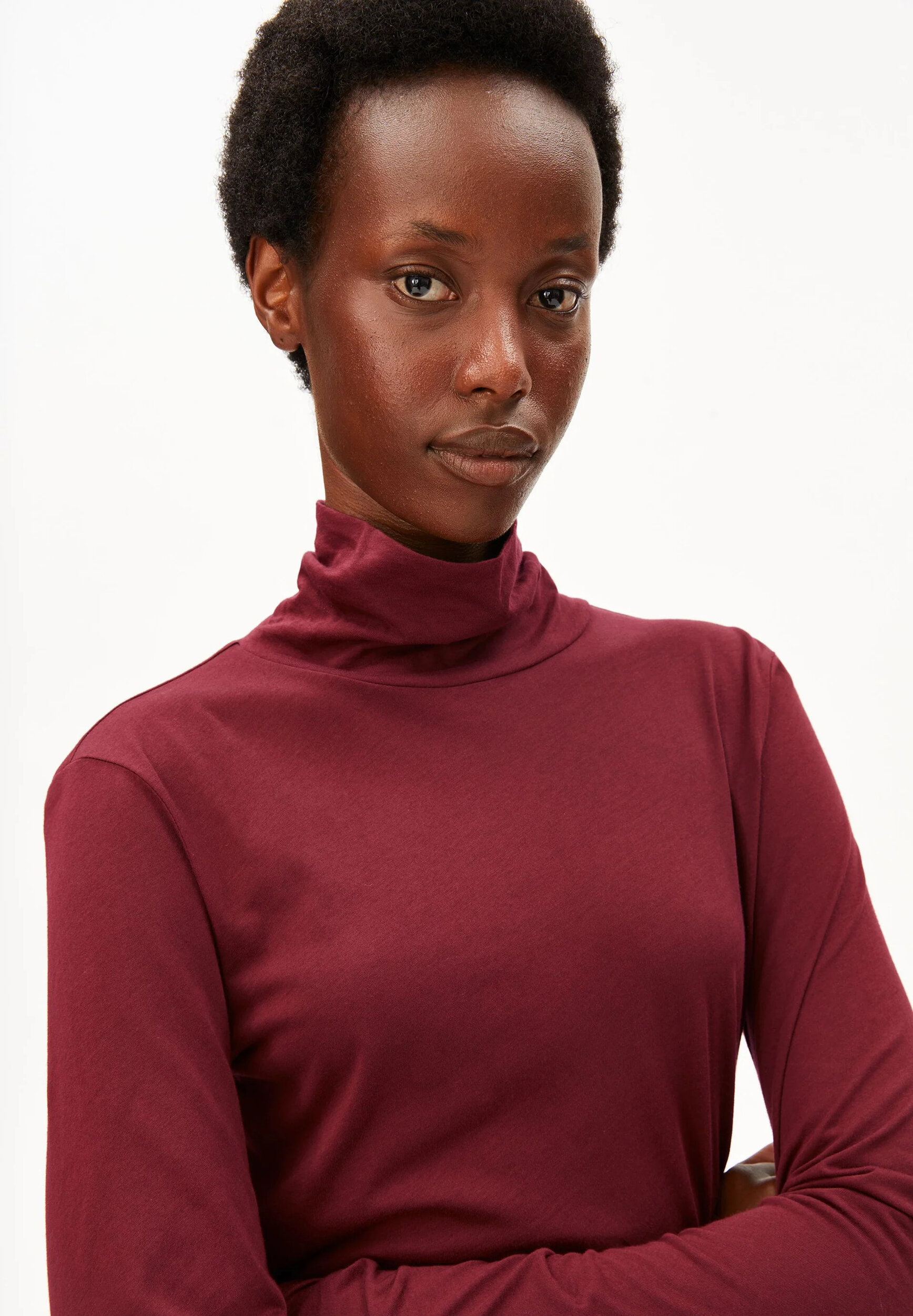 Sous-pull-Grazilianaa-velvet-red-coton-biologique-Armed-Angels03