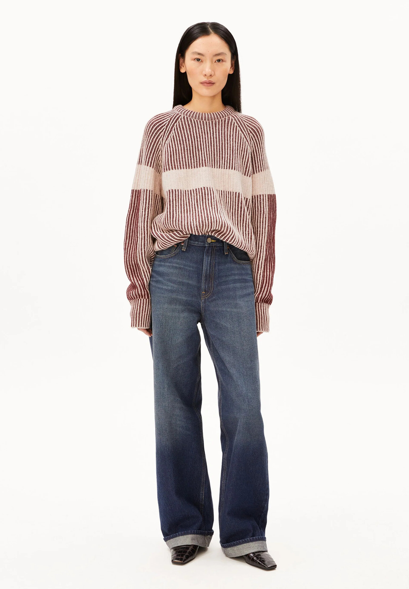 Pull-Artwork-velvet-red-oatmilk-honey-laine-biologique-coton-biologique-Armed-Angels05