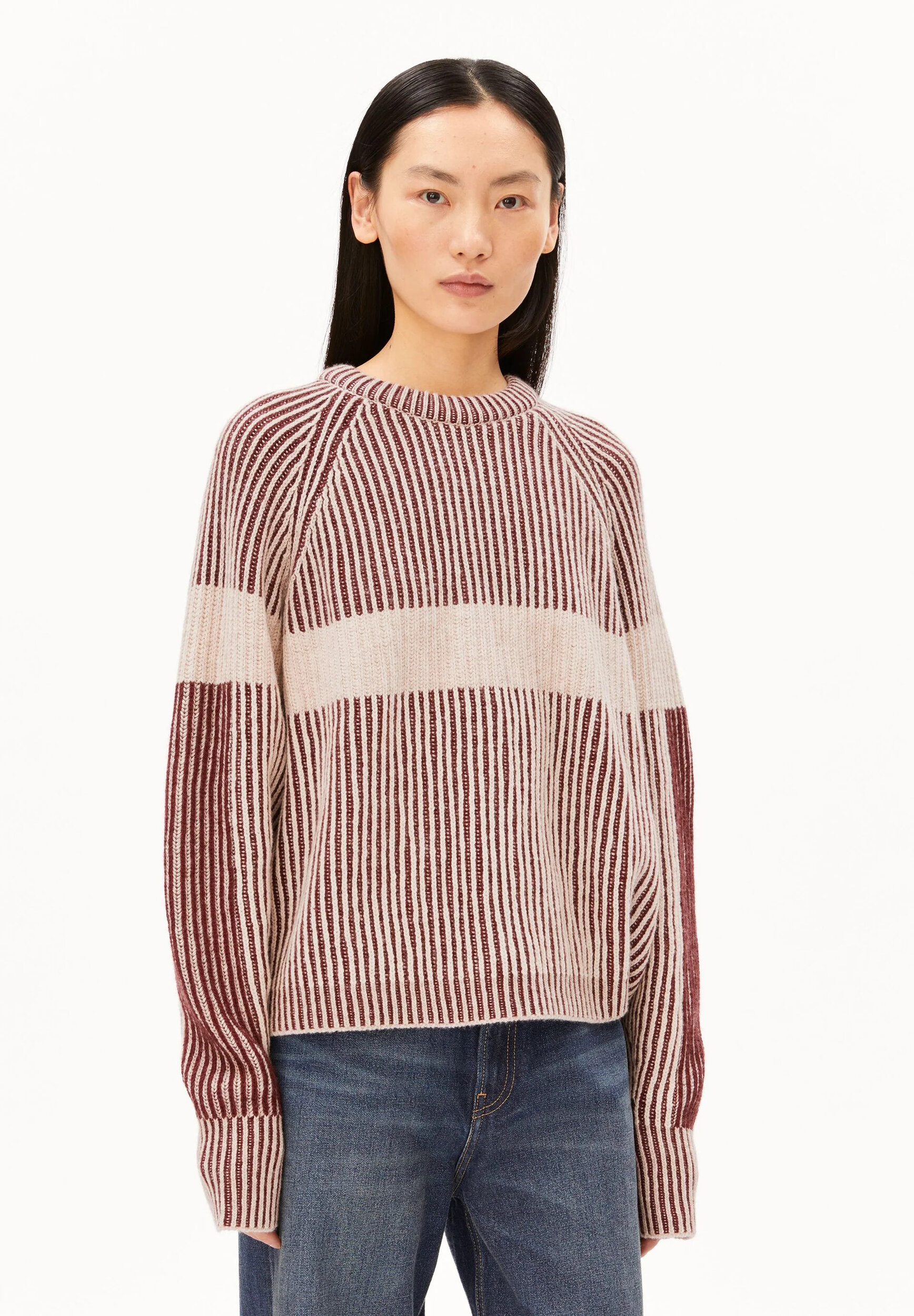 Pull-Artwork-velvet-red-oatmilk-honey-laine-biologique-coton-biologique-Armed-Angels01