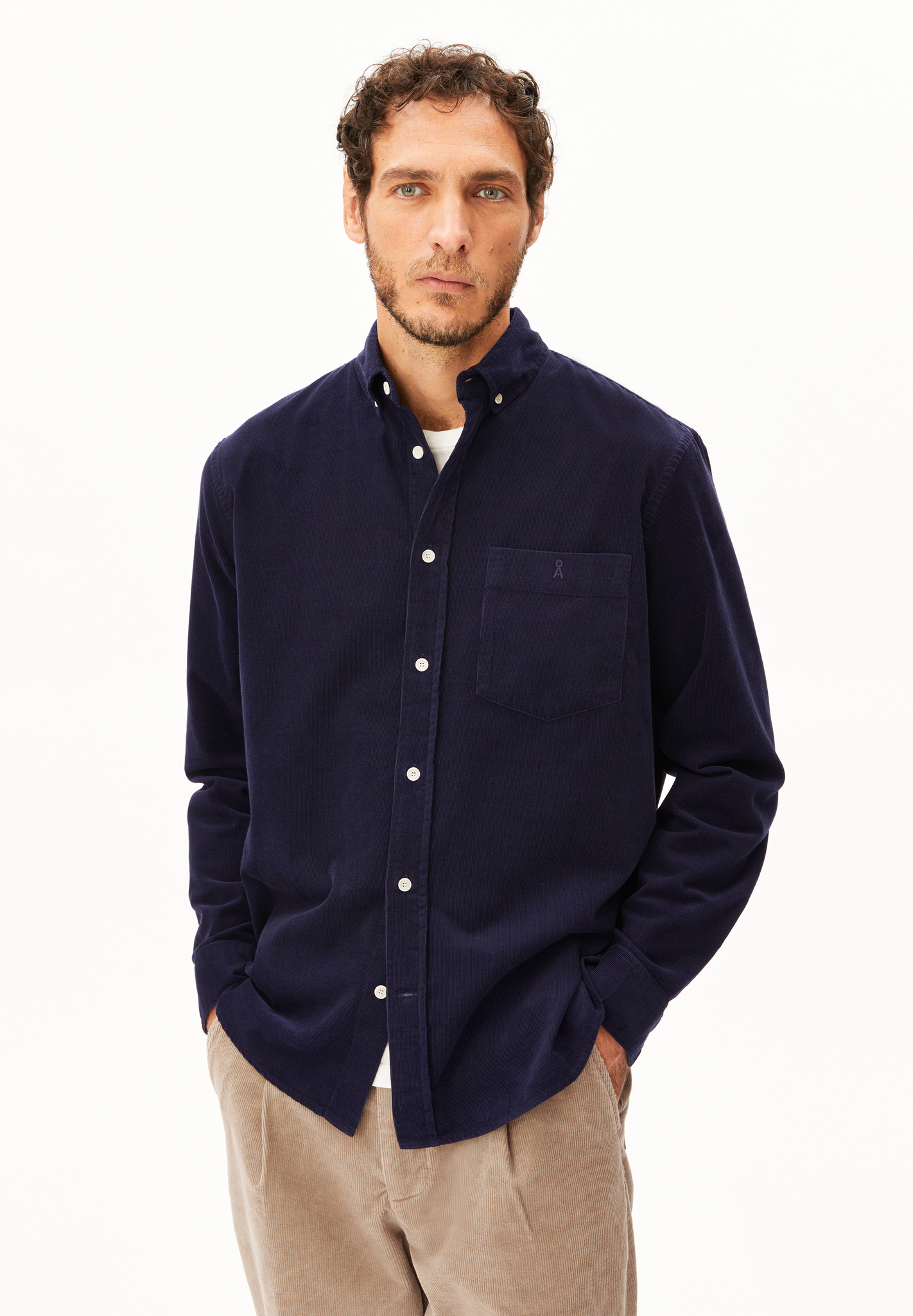 Chemise-Ben-velours-tinted-navy-coton-biologique-Armed-Angels01