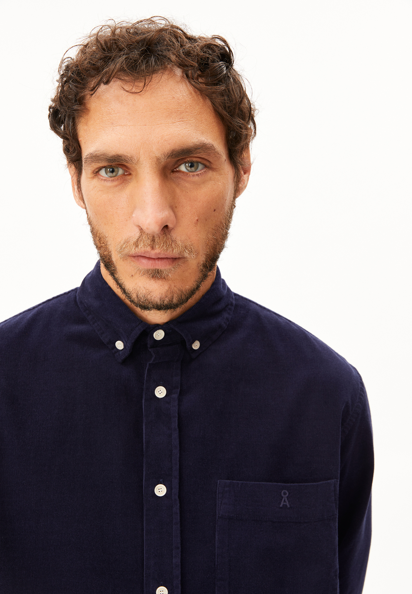 Chemise-Ben-velours-tinted-navy-coton-biologique-Armed-Angels02