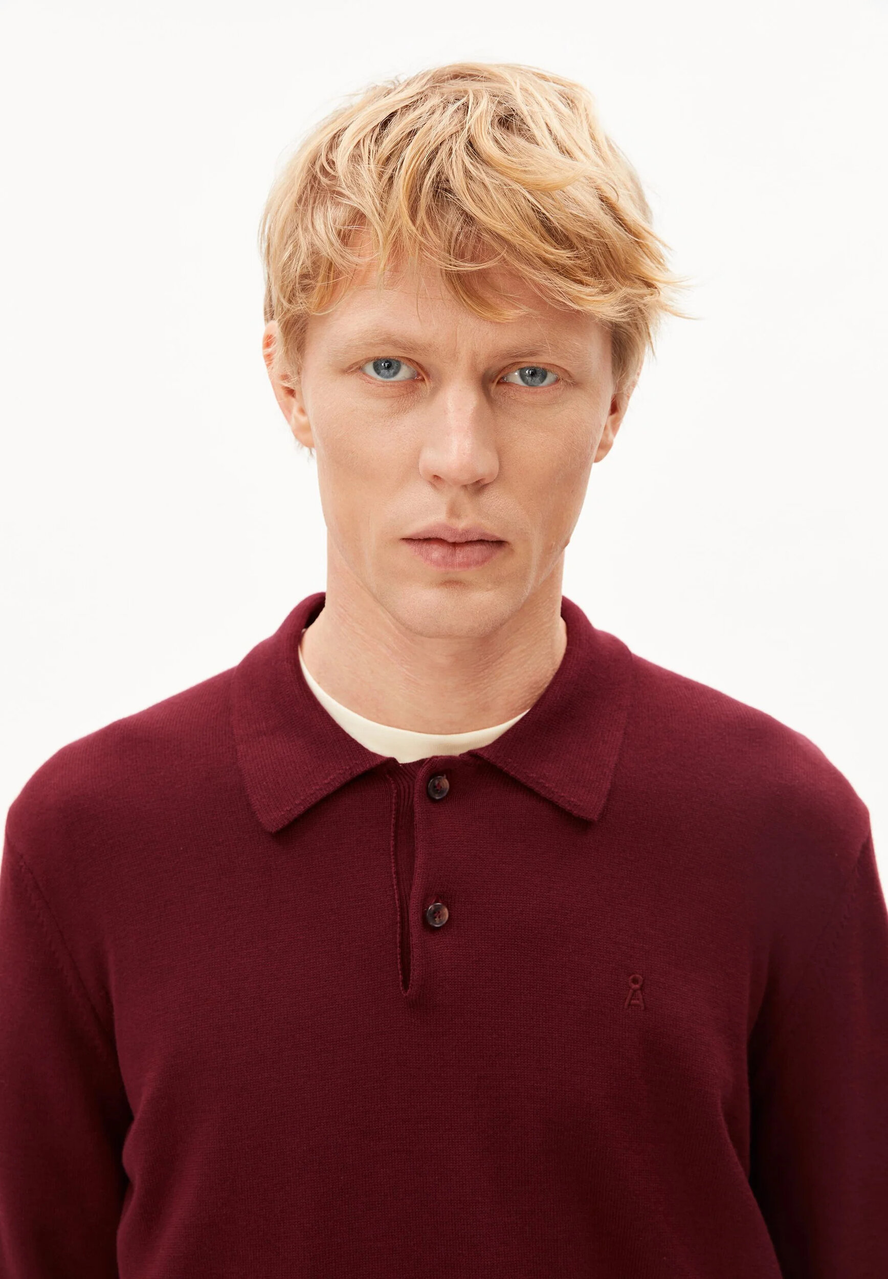 Pull-polo-Boris-velvet-red-coton-biologique-Armed-Angels03