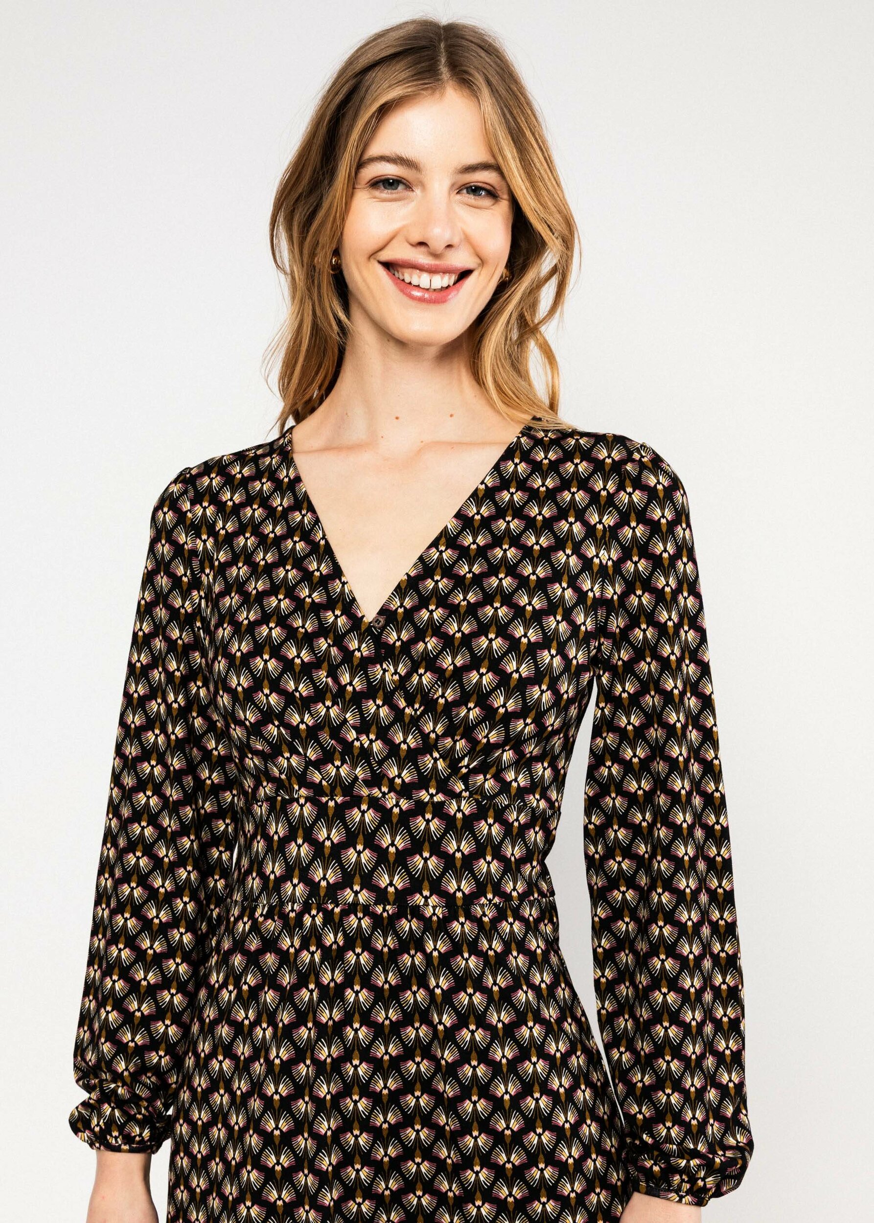 Robe-something-old-something-new-noir-flor-de-caballera-viscose-ecovero-Blutsgeschwister04