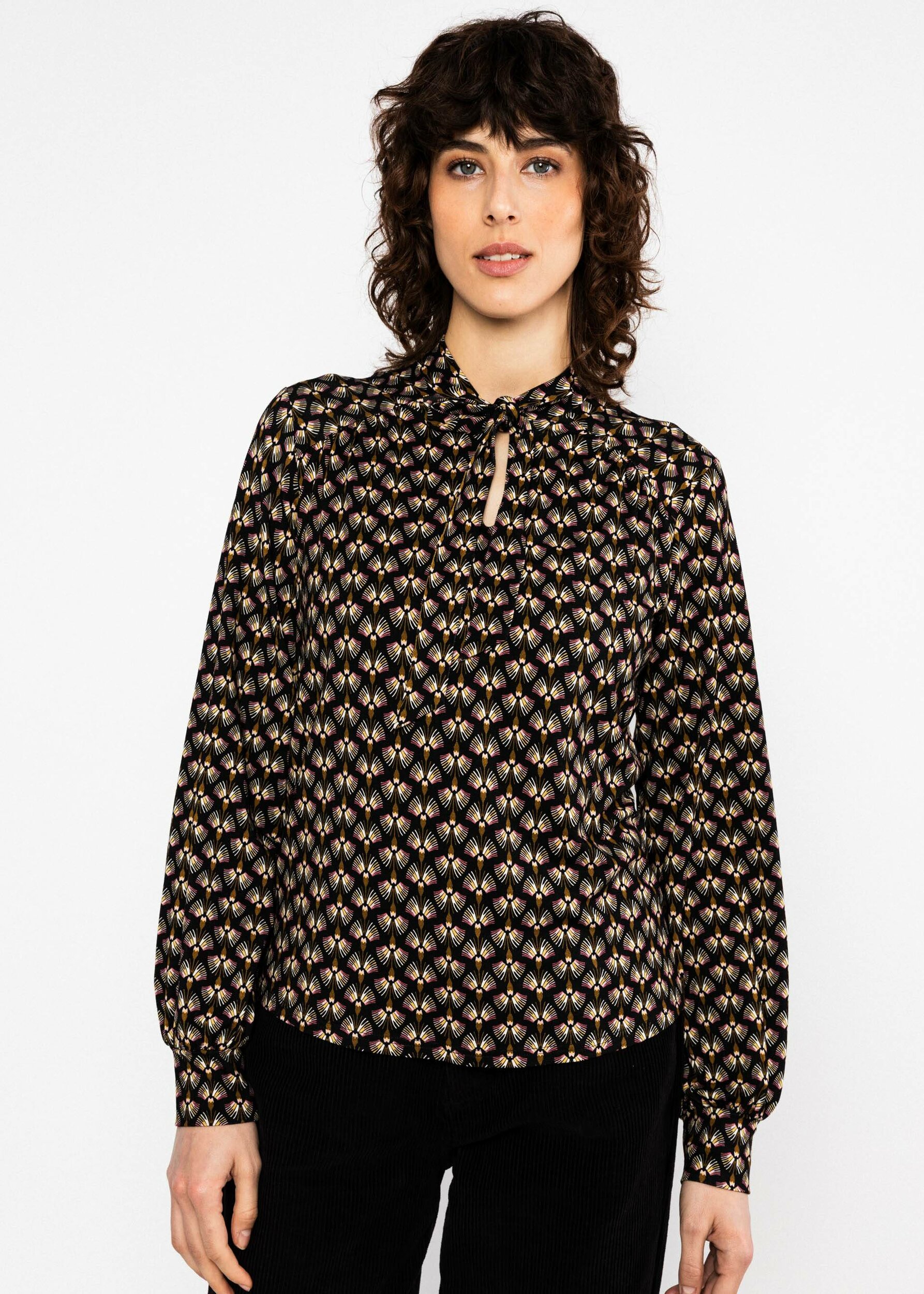 Blouse-L-Odelette-pour-Helma-noir-flor-de-caballera-viscose-ecovero-Blutsgeschwister01