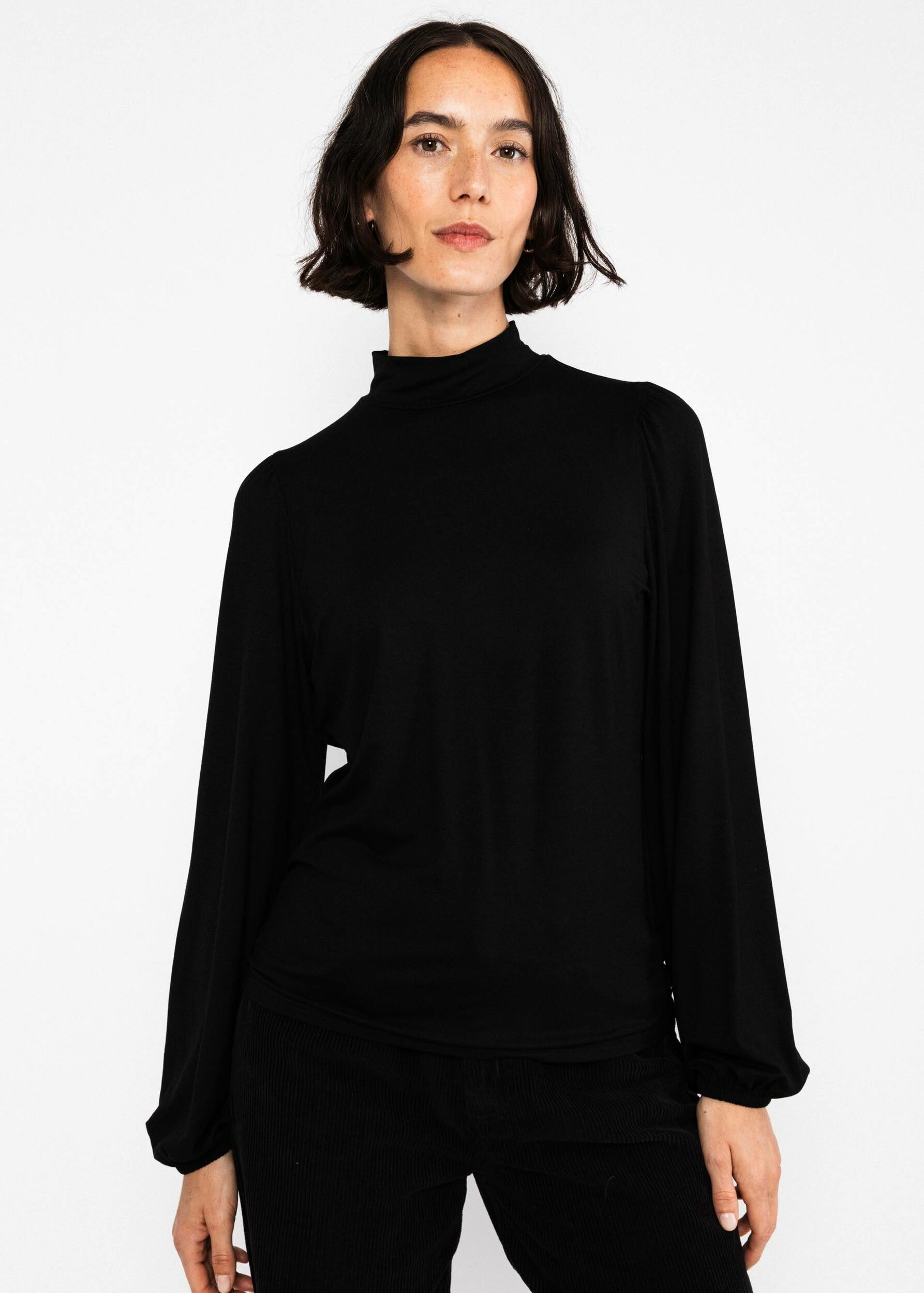 Sous-pull-lonely-lips-angel-noir-viscose-ecovero-Blutsgeschwister01