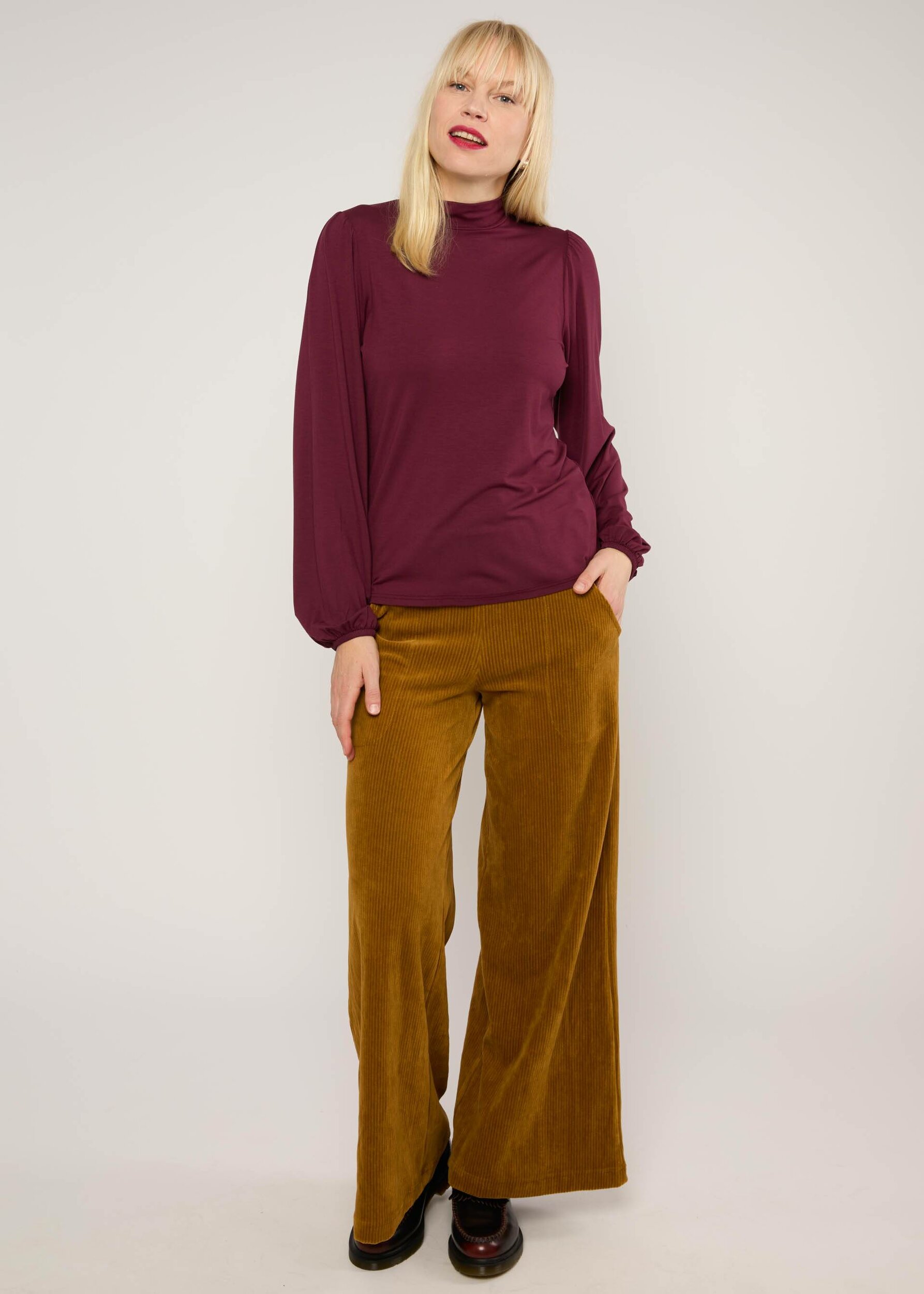 Sous-pull-lonely-lips-angel-burgundy-viscose-ecovero-Blutsgeschwister05