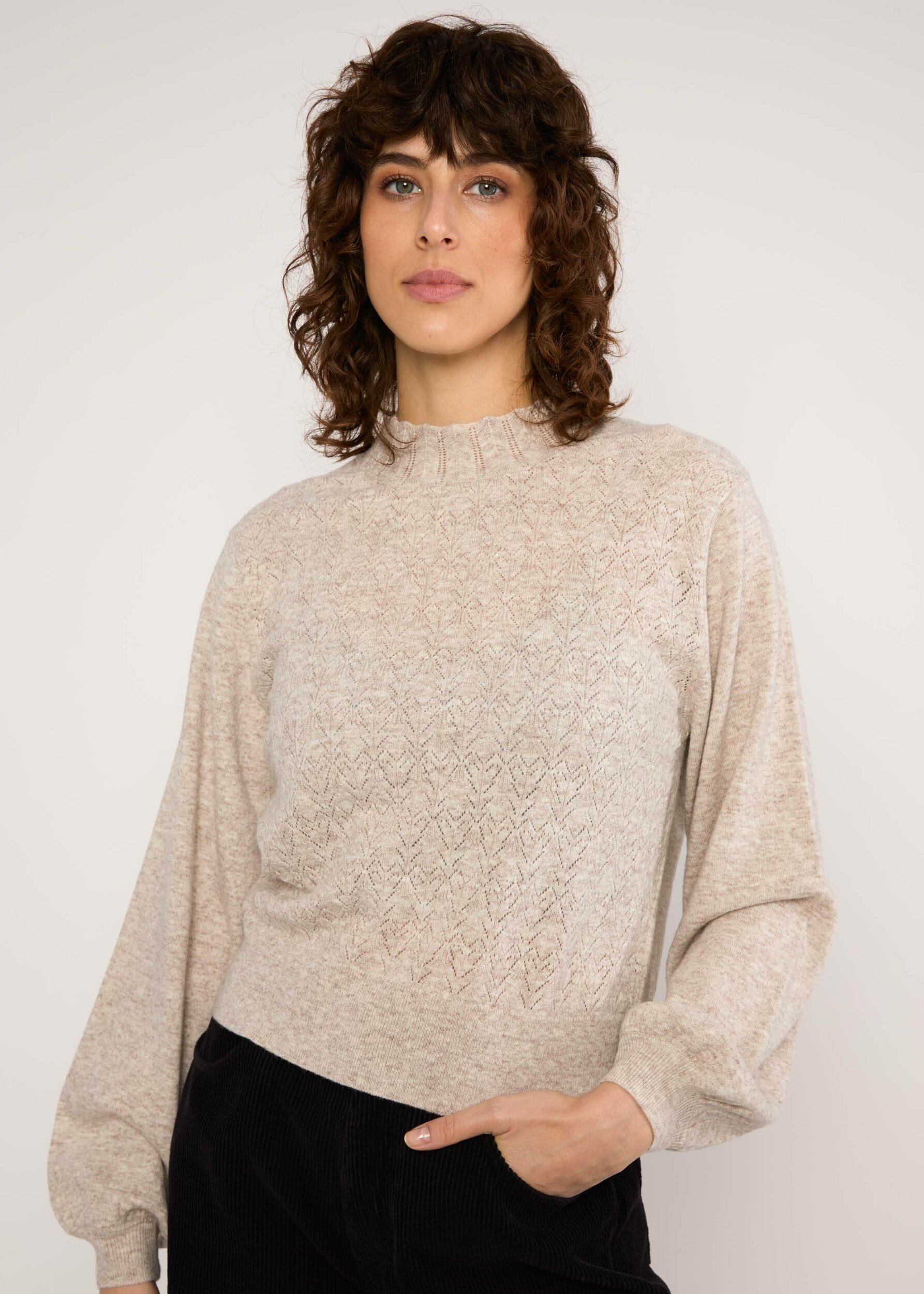 Pull-Feeling-Fancy-driftwoog-glow-melange-beige-laine-Acetate-Naia-Renew-Blutsgeschwister01
