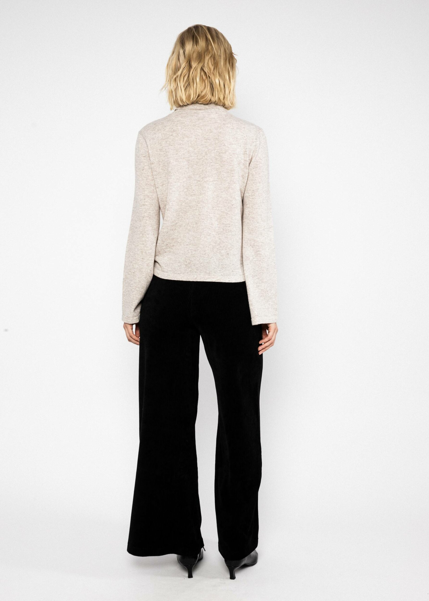 Pantalon-Jolly-Marleen-fine-needle-black-velours-coton-biologique-polyester-recyclé-Blutsgeschwister03