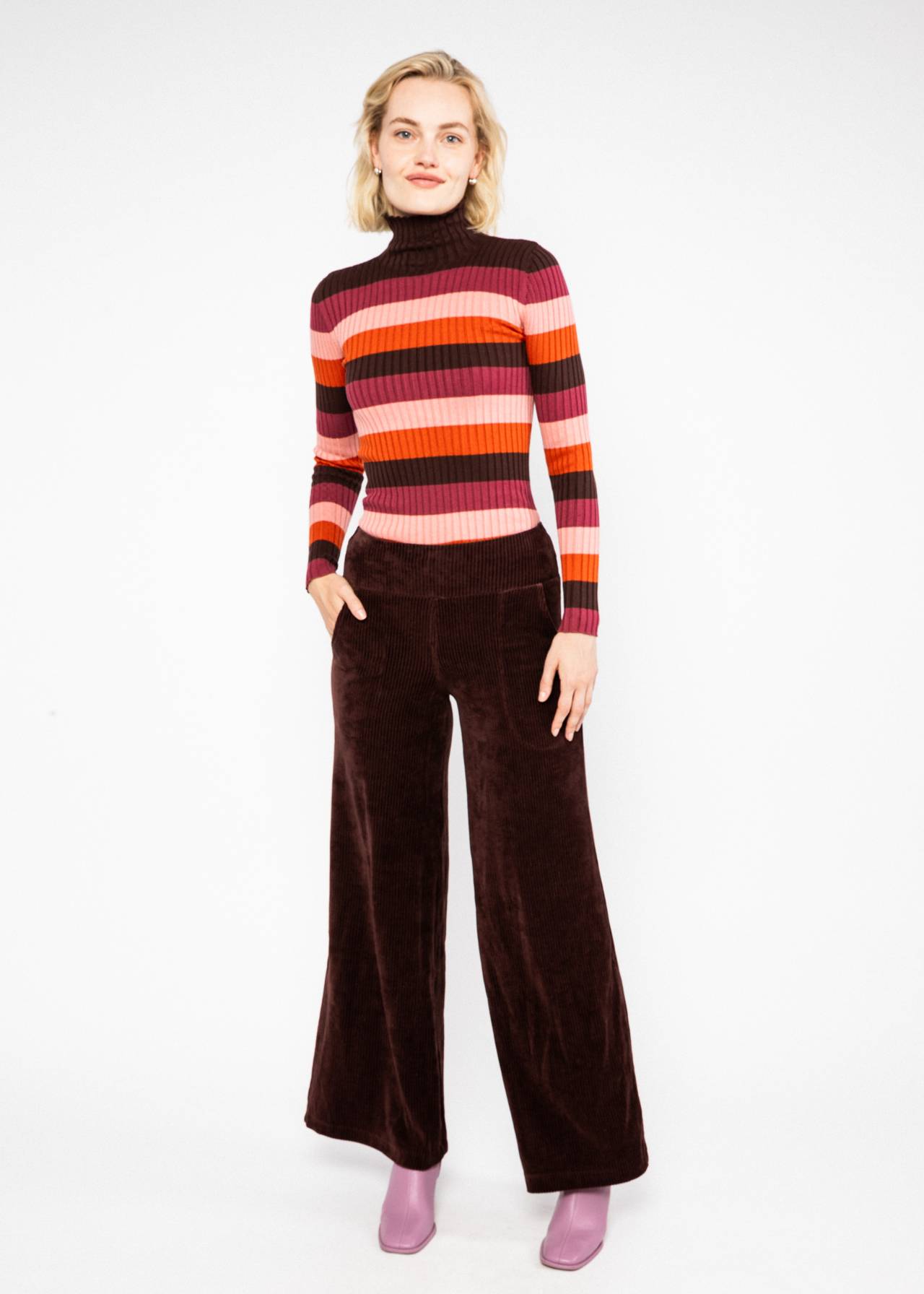 Pantalon-Jolly-Marleen-fine-needle-brown-velours-coton-biologique-polyester-recyclé-Blutsgeschwister01