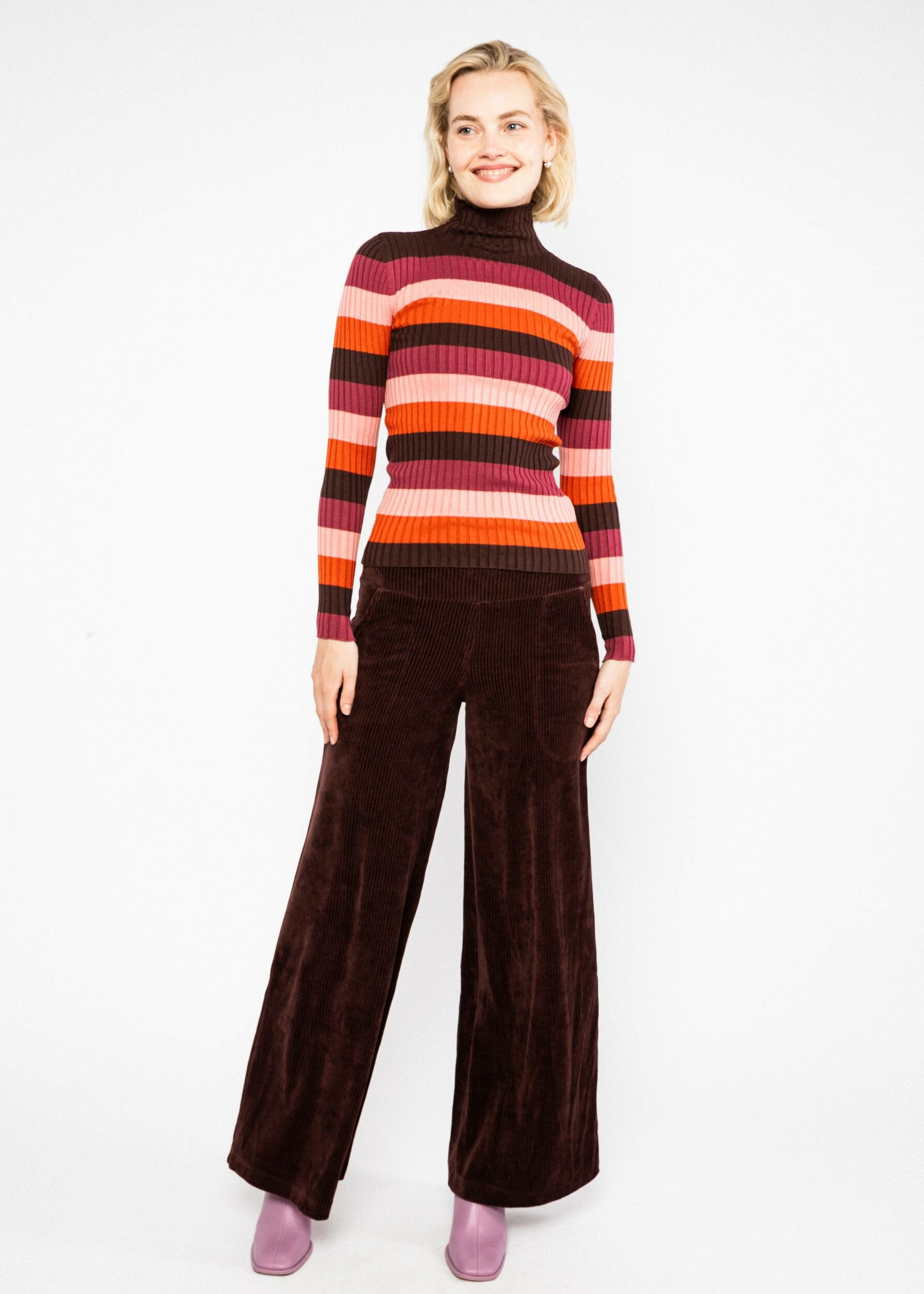 Pantalon-Jolly-Marleen-fine-needle-brown-velours-coton-biologique-polyester-recyclé-Blutsgeschwister04