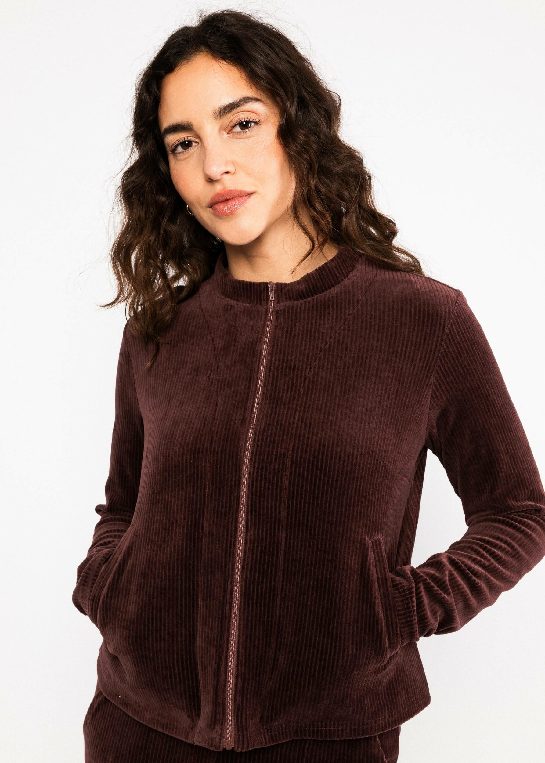 Cardigan-Jolly-zip-up-brown-velours-coton-biologique-polyester-recyclé-blutsgeschwister04