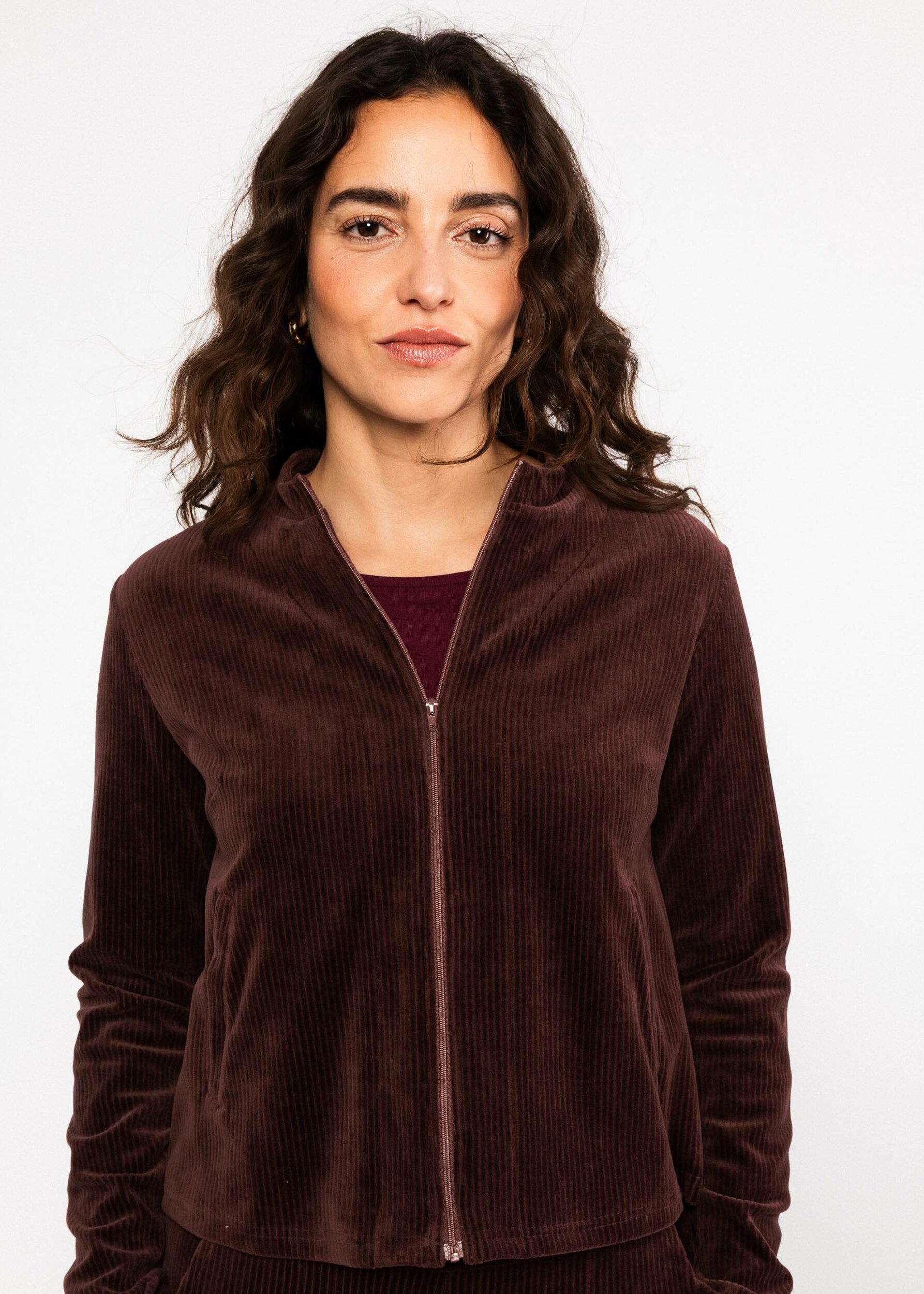 Cardigan-Jolly-zip-up-brown-velours-coton-biologique-polyester-recyclé-blutsgeschwister05