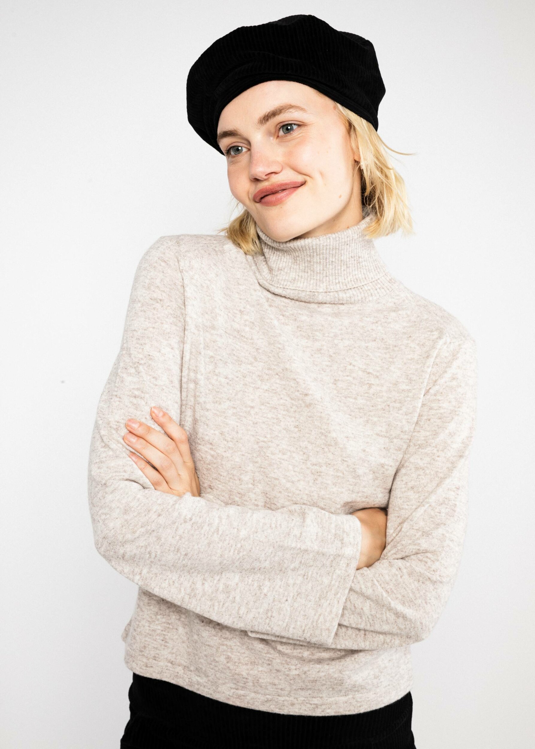 Beret-d-amour-black-velours-coton-biologique-polyester-recyclé-blutsgeschwister01