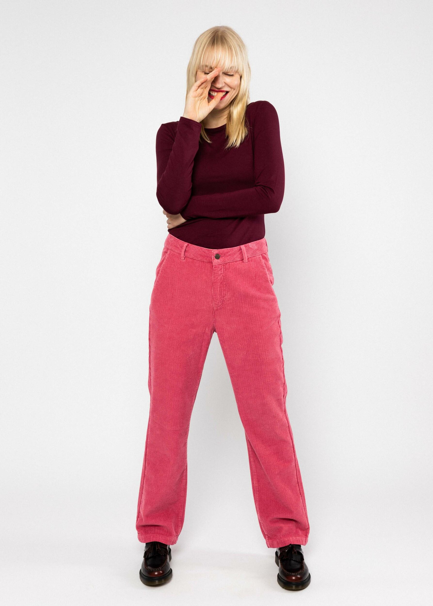 Pantalon-cordially-yours-soft-corduroy-rose-velours-coton-biologique-Blutsgeschwister01