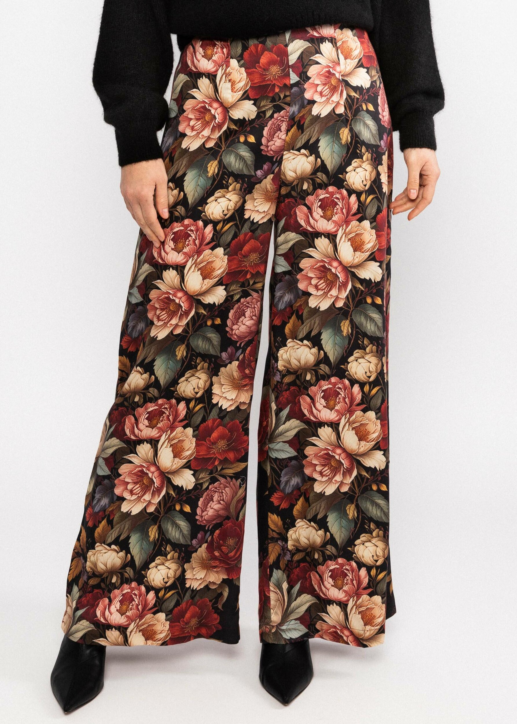 Pantalon-Elodie-silva-florum-noir-tencel-Blutsgeschwister01