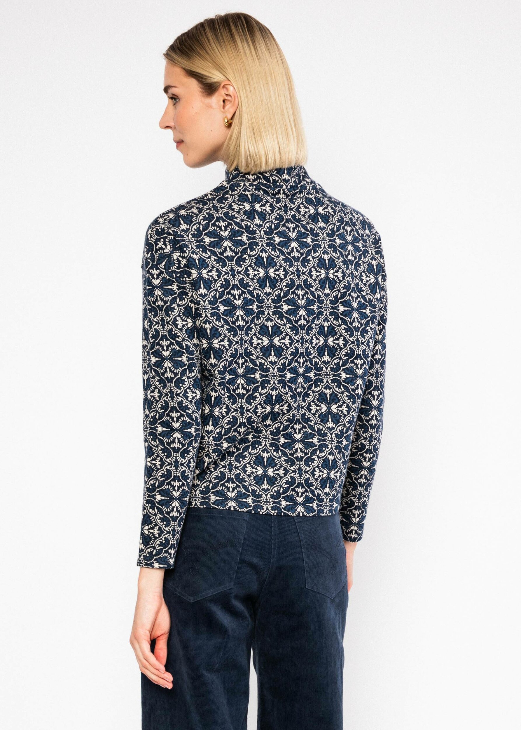 Pull-warm-up-turtle-vienna-art-blue-bleu-coton-biologique-Blutsgeschwister03