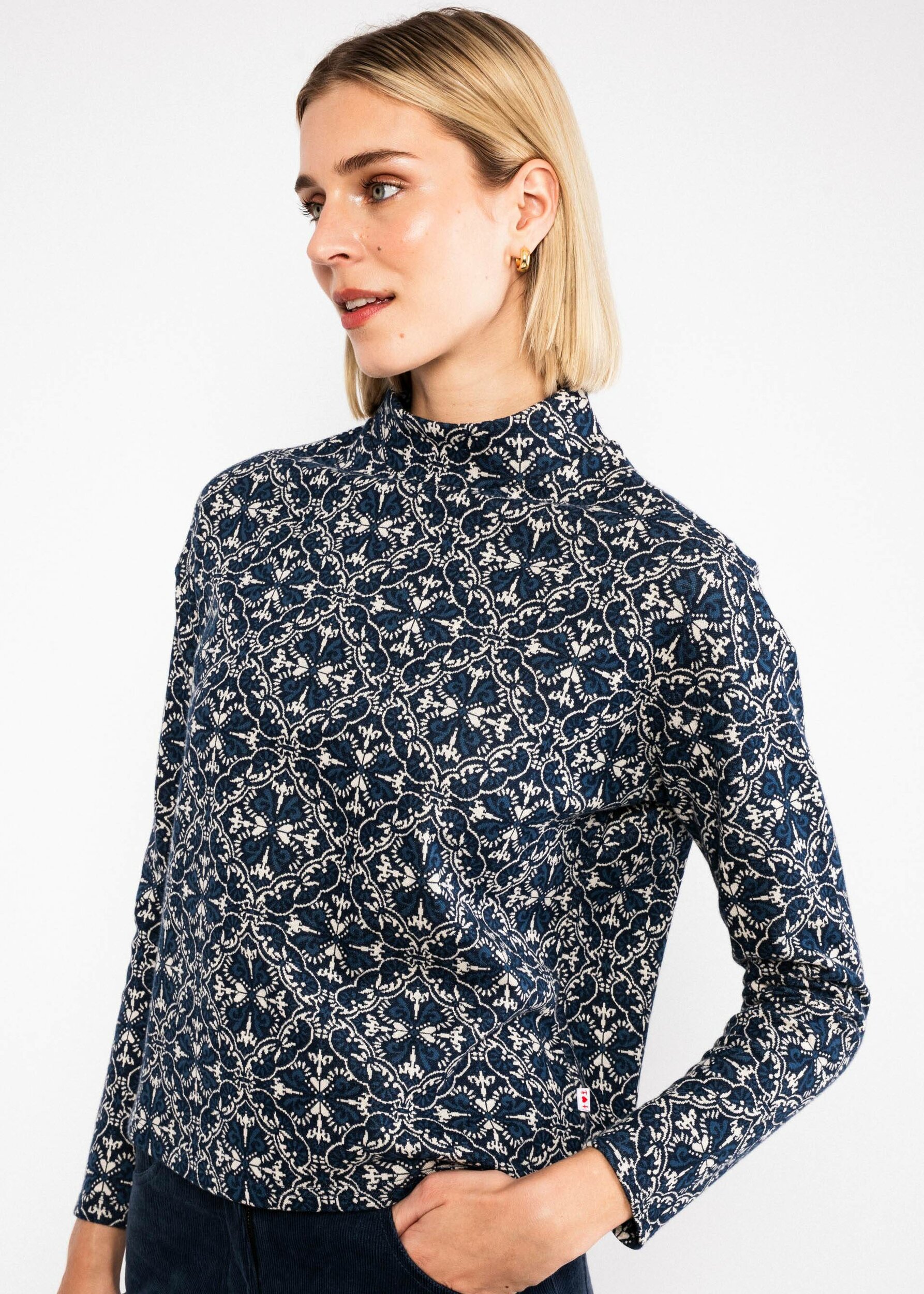 Pull-warm-up-turtle-vienna-art-blue-bleu-coton-biologique-Blutsgeschwister04