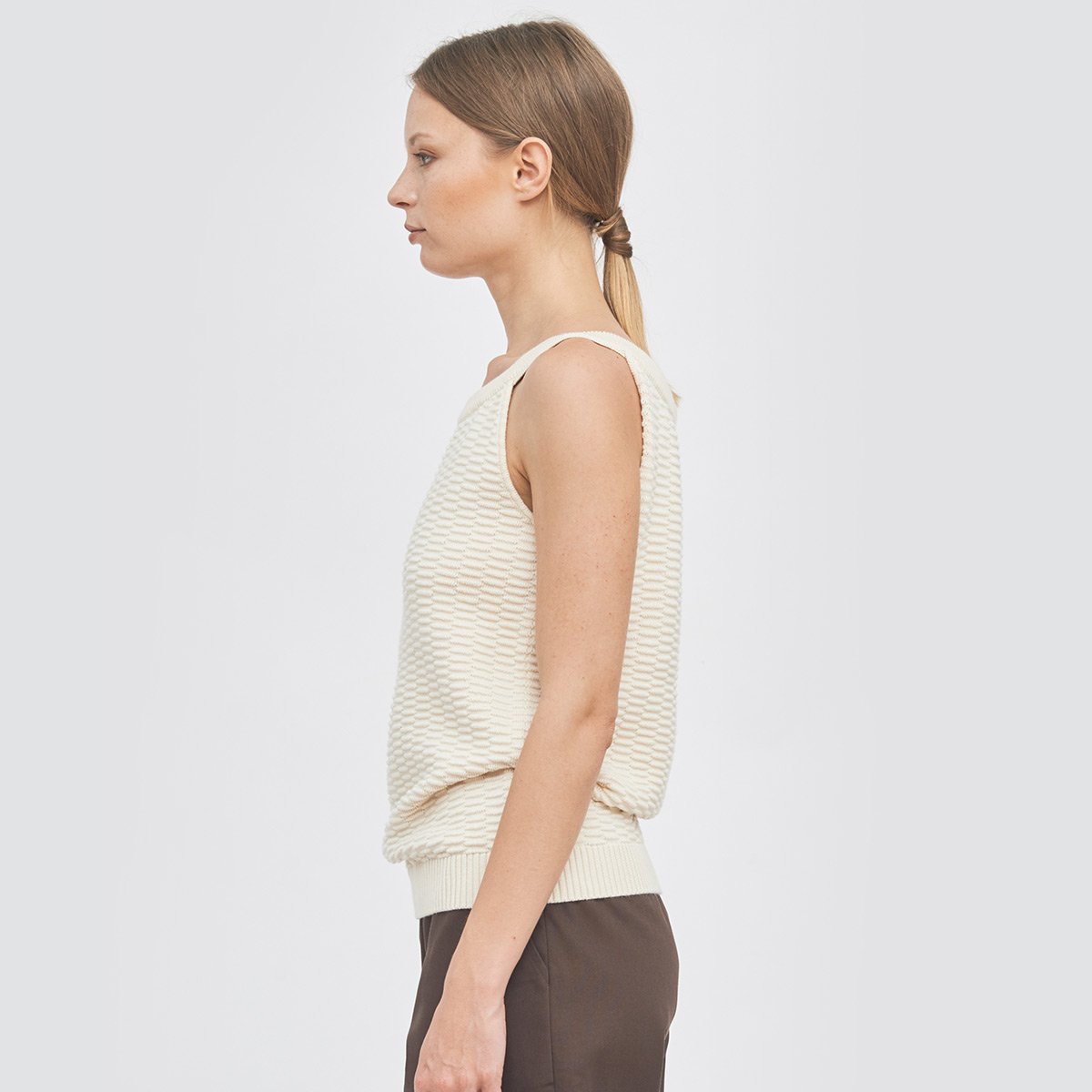 Cream-Relief-sleeveless-top-4_1800x1800