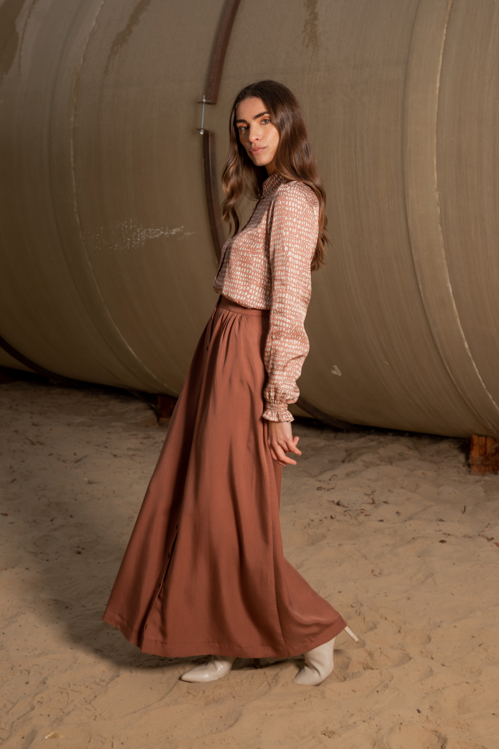 Mon Col FW21 Bay blouse pink dots 135€ _ Kreta skirt mokka tencel 145 €
